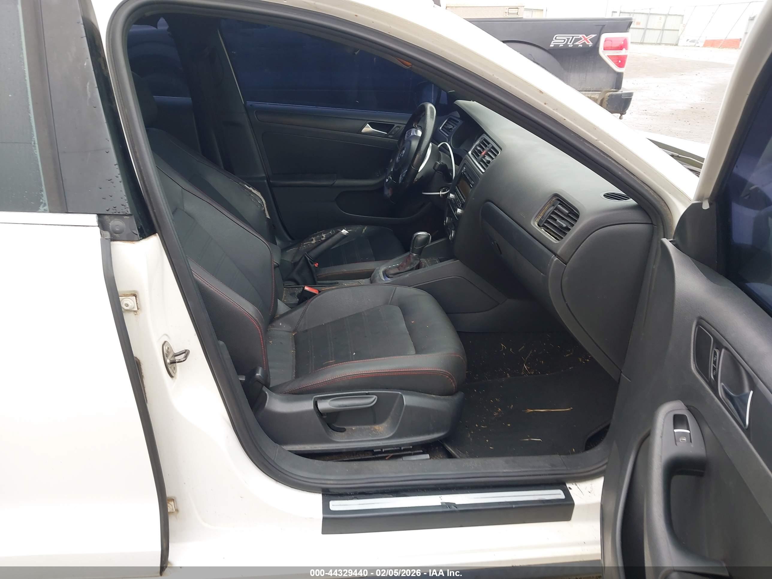 VOLKSWAGEN JETTA image 5