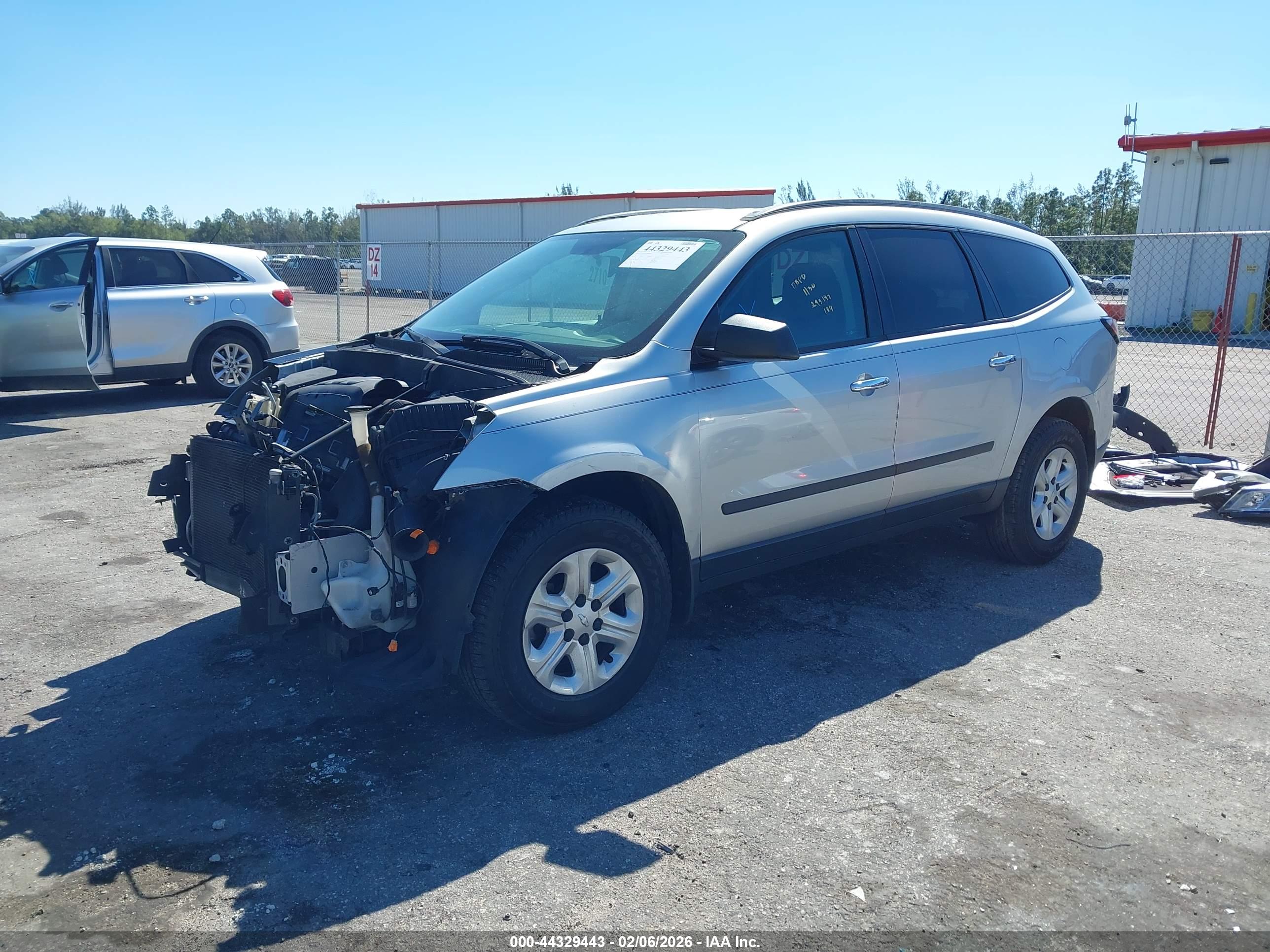 CHEVROLET TRAVERSE image 2