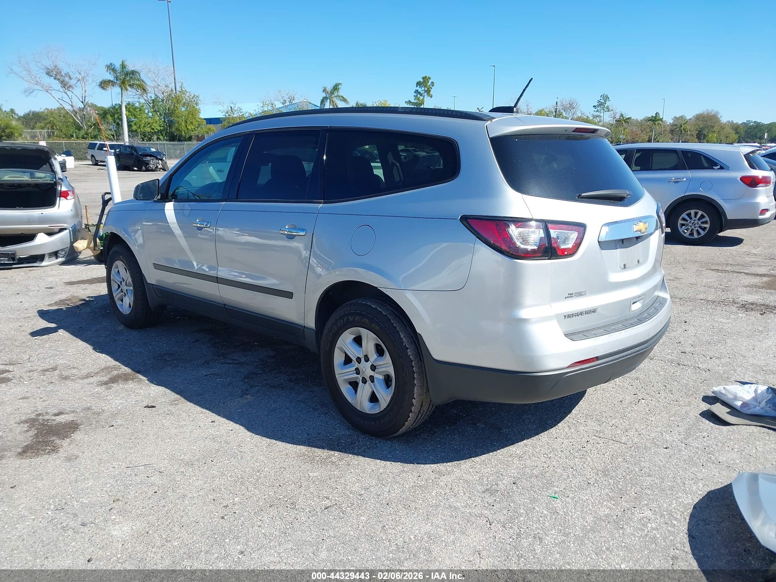 CHEVROLET TRAVERSE image 3