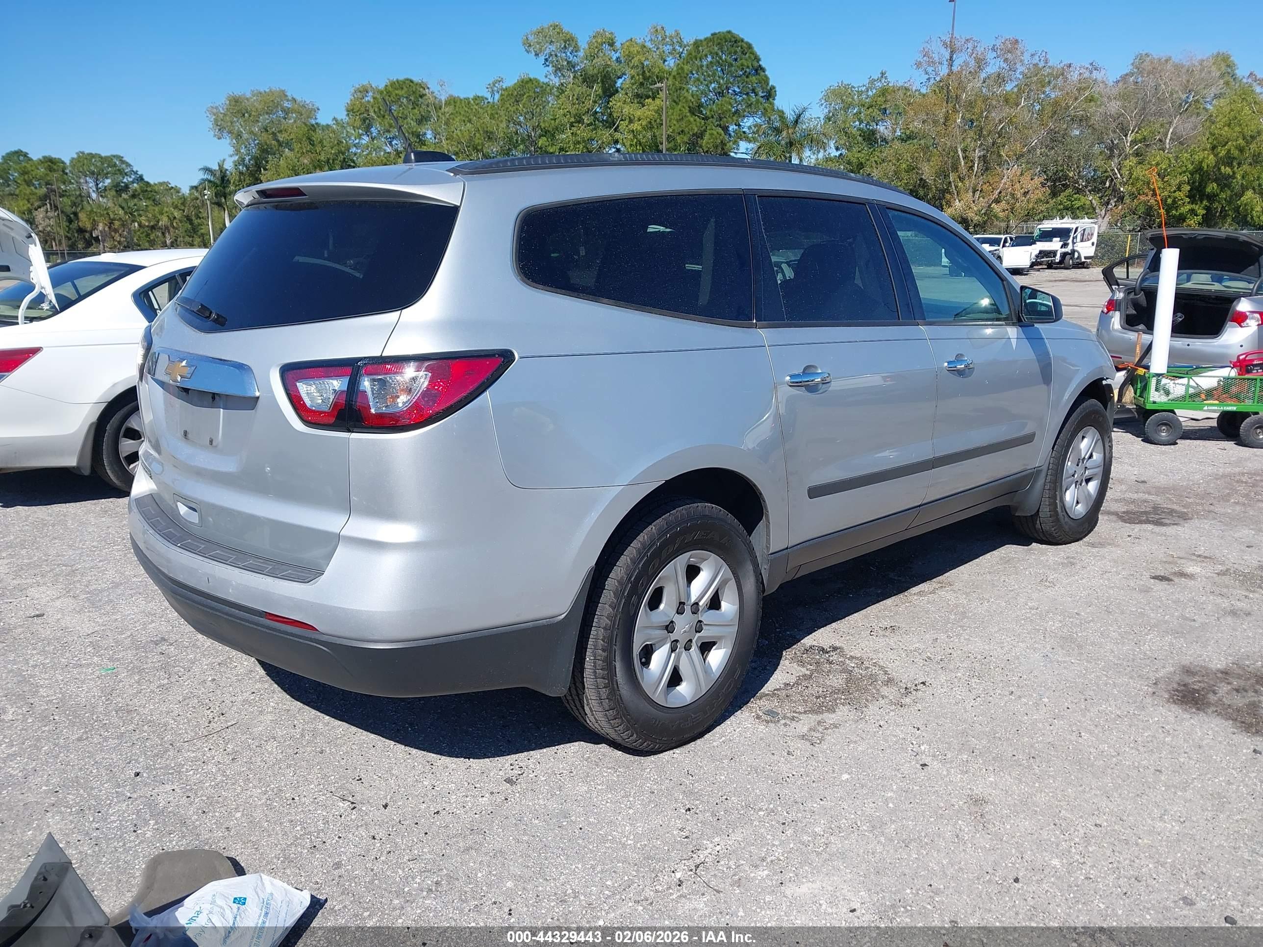 CHEVROLET TRAVERSE image 4