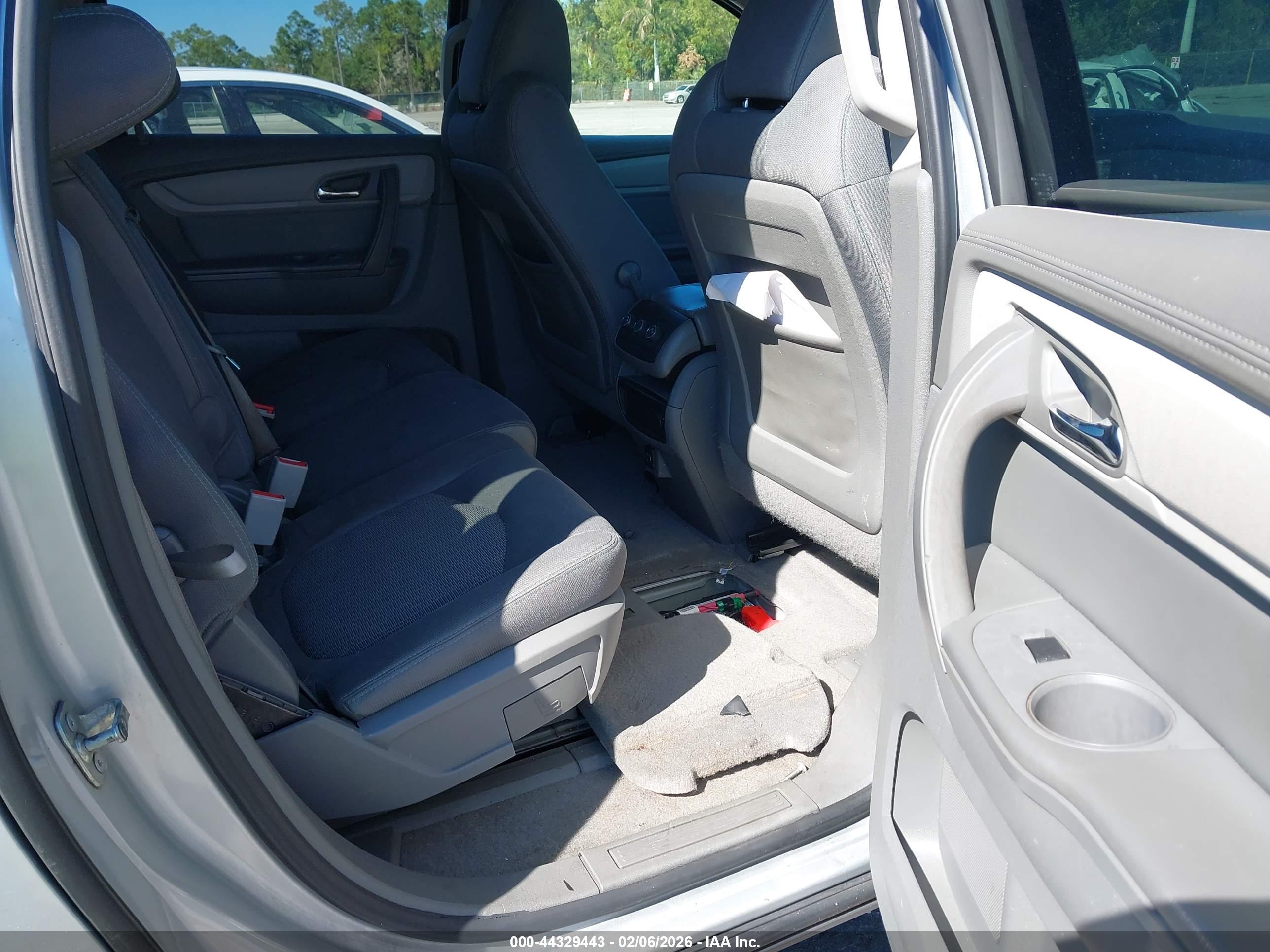 CHEVROLET TRAVERSE image 8
