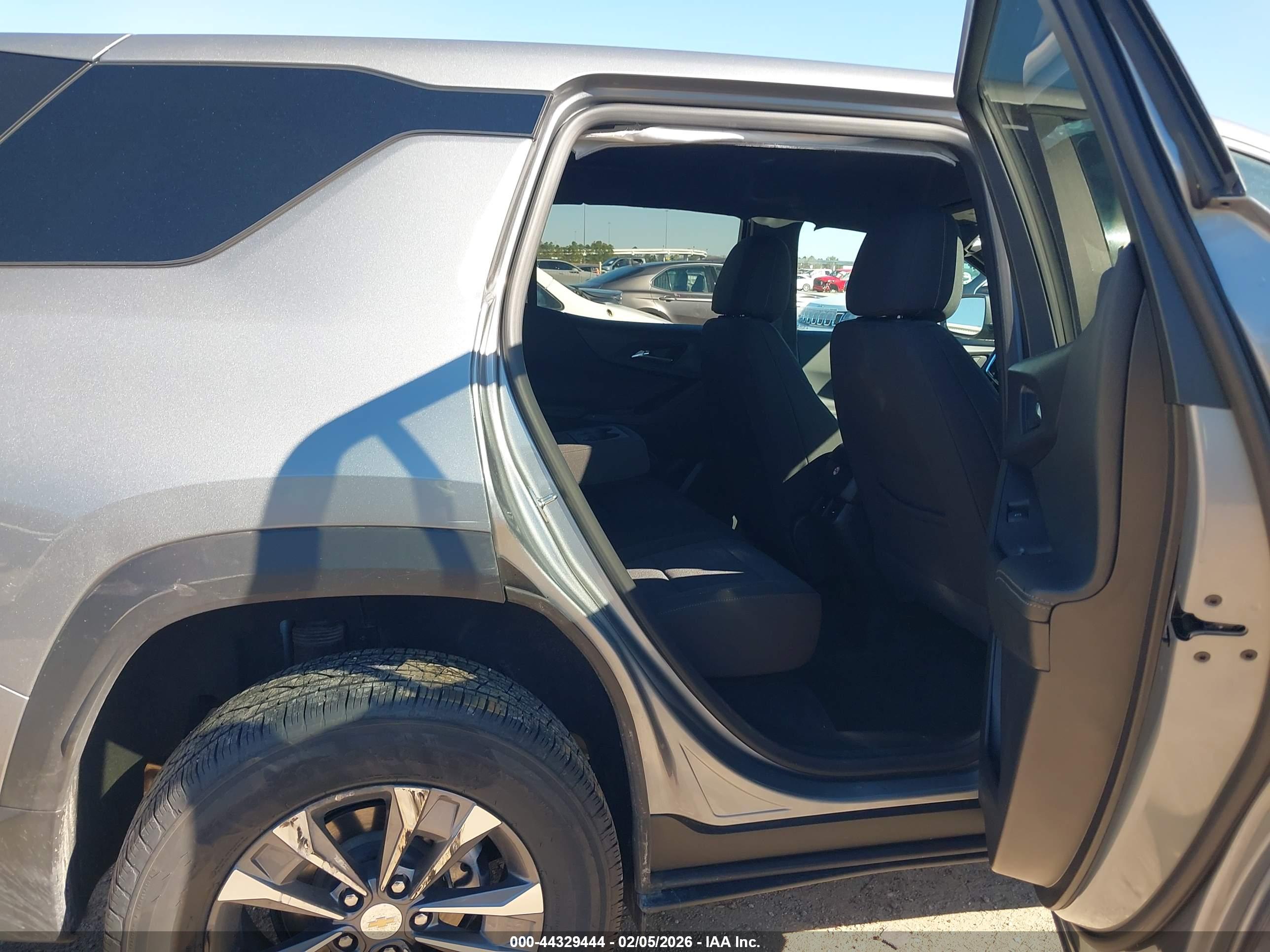 CHEVROLET EQUINOX image 8