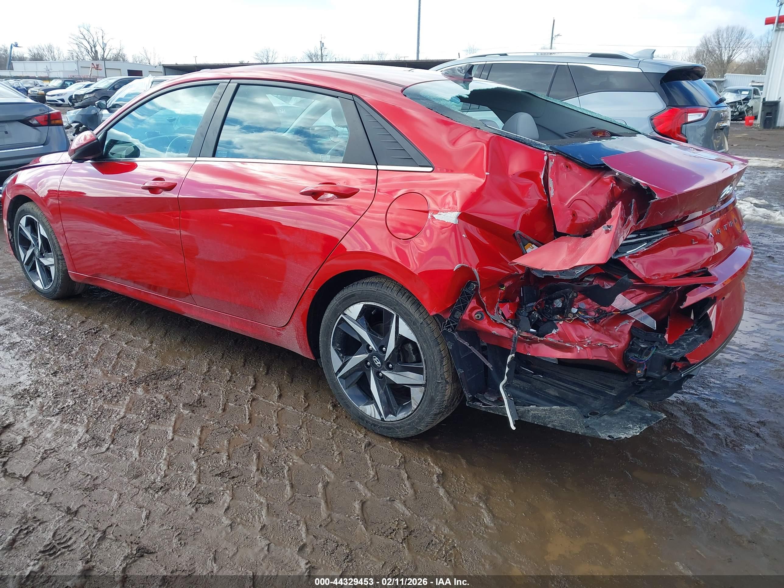 HYUNDAI ELANTRA image 3