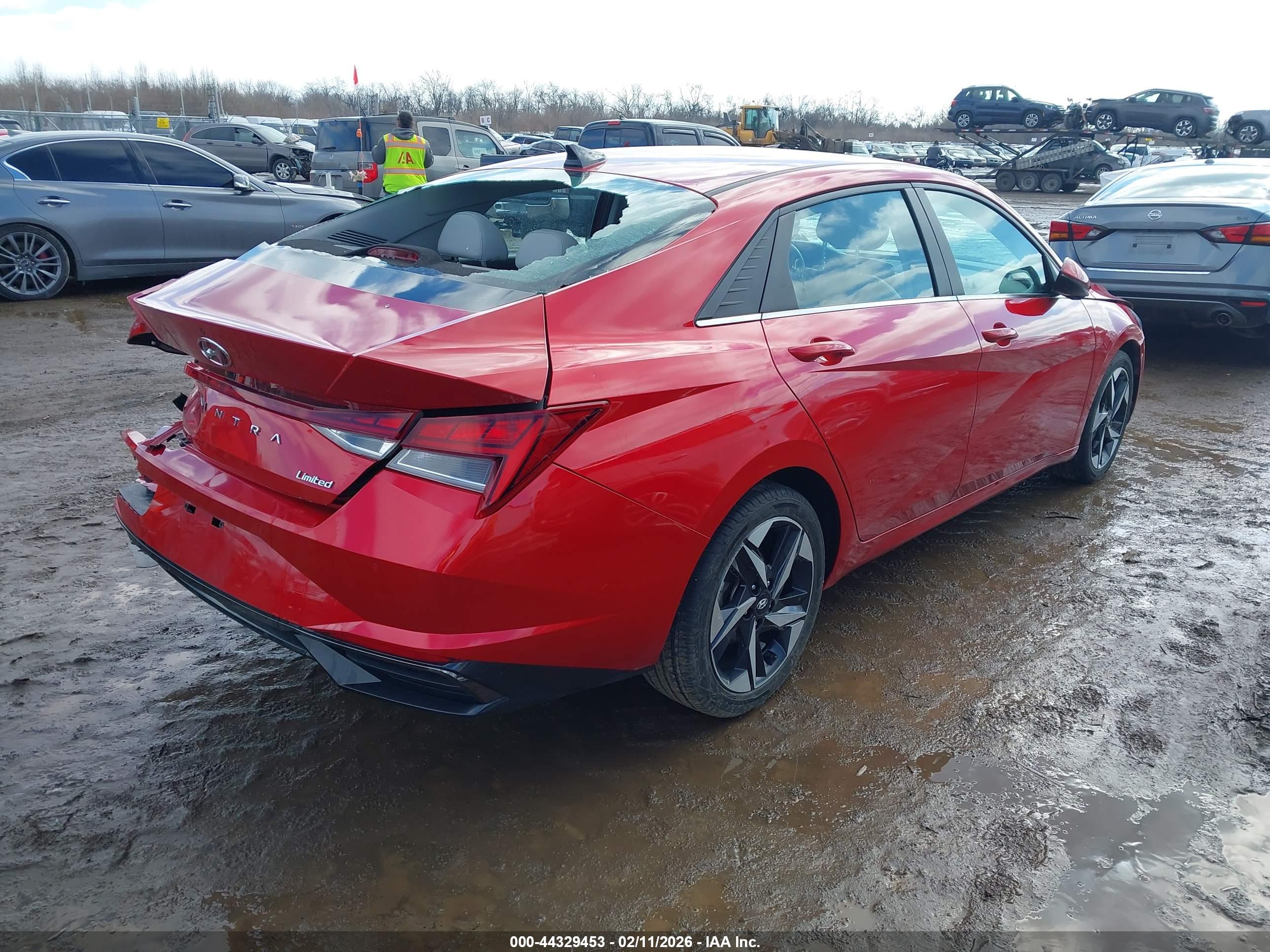 HYUNDAI ELANTRA image 4