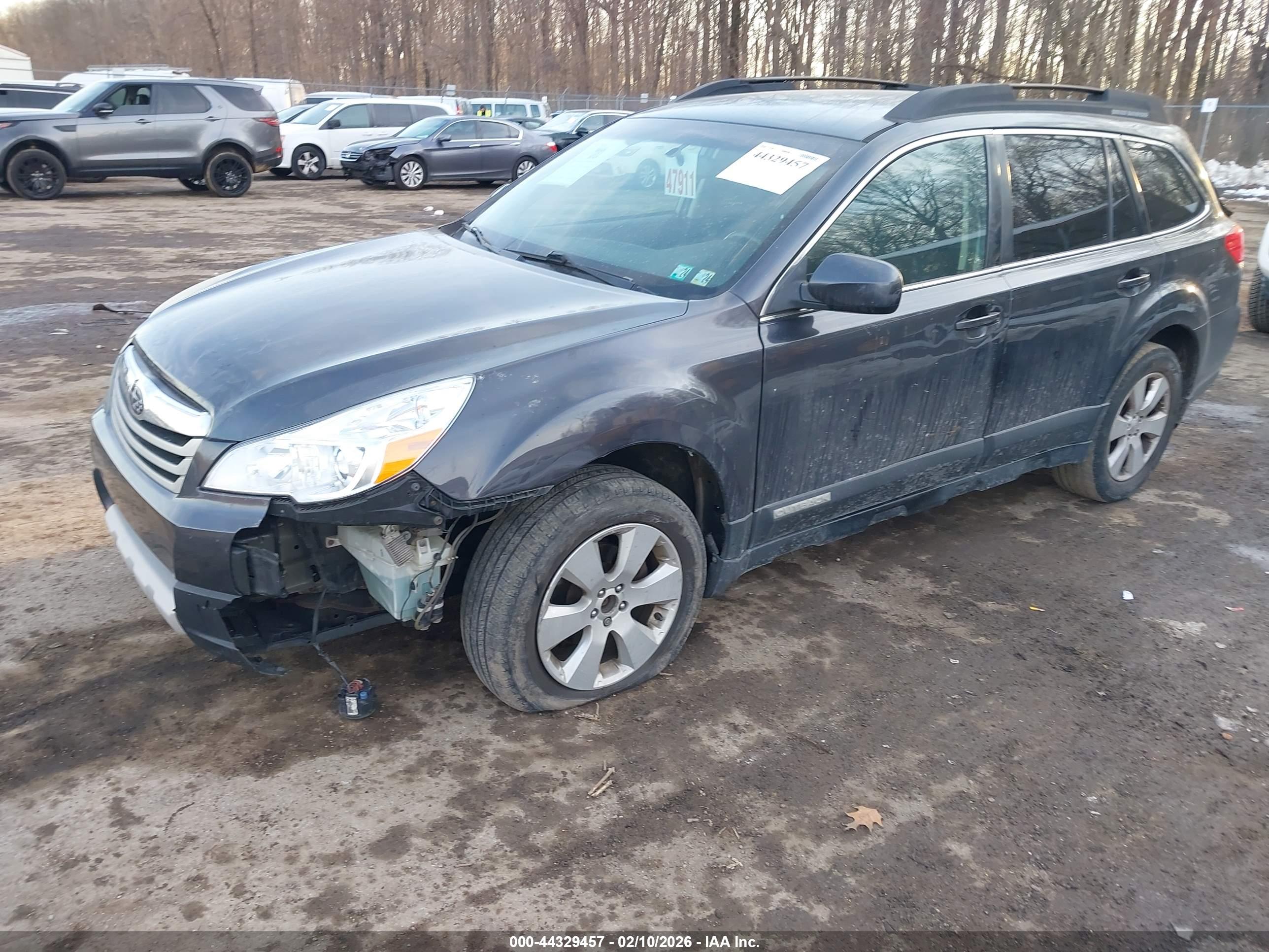 SUBARU OUTBACK image 2
