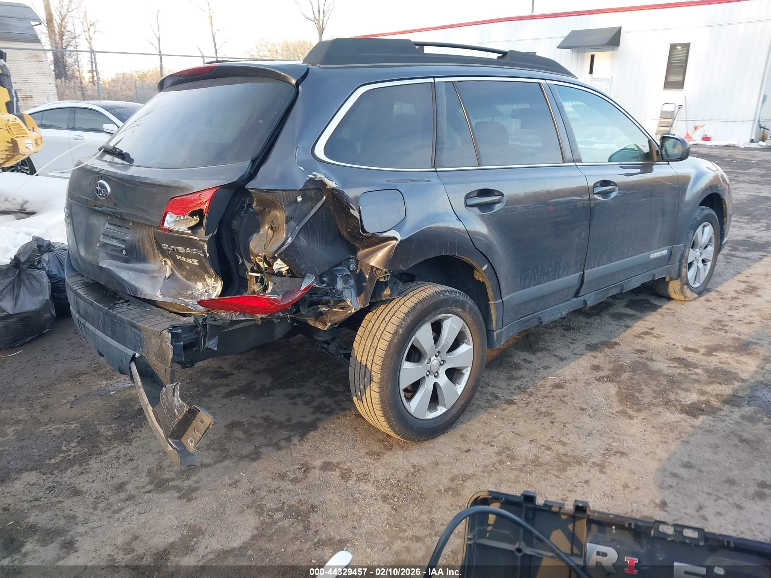 SUBARU OUTBACK image 4