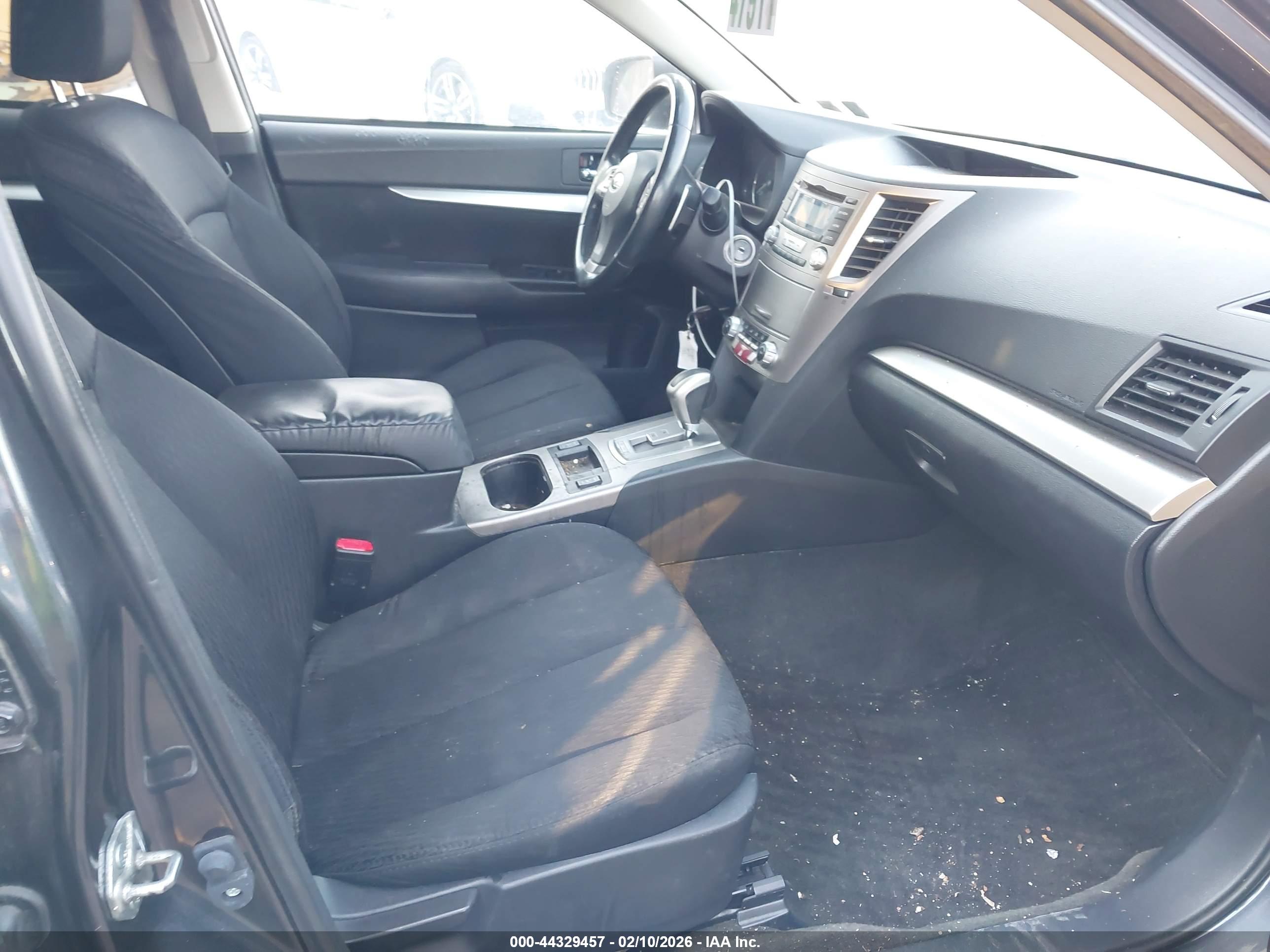 SUBARU OUTBACK image 5