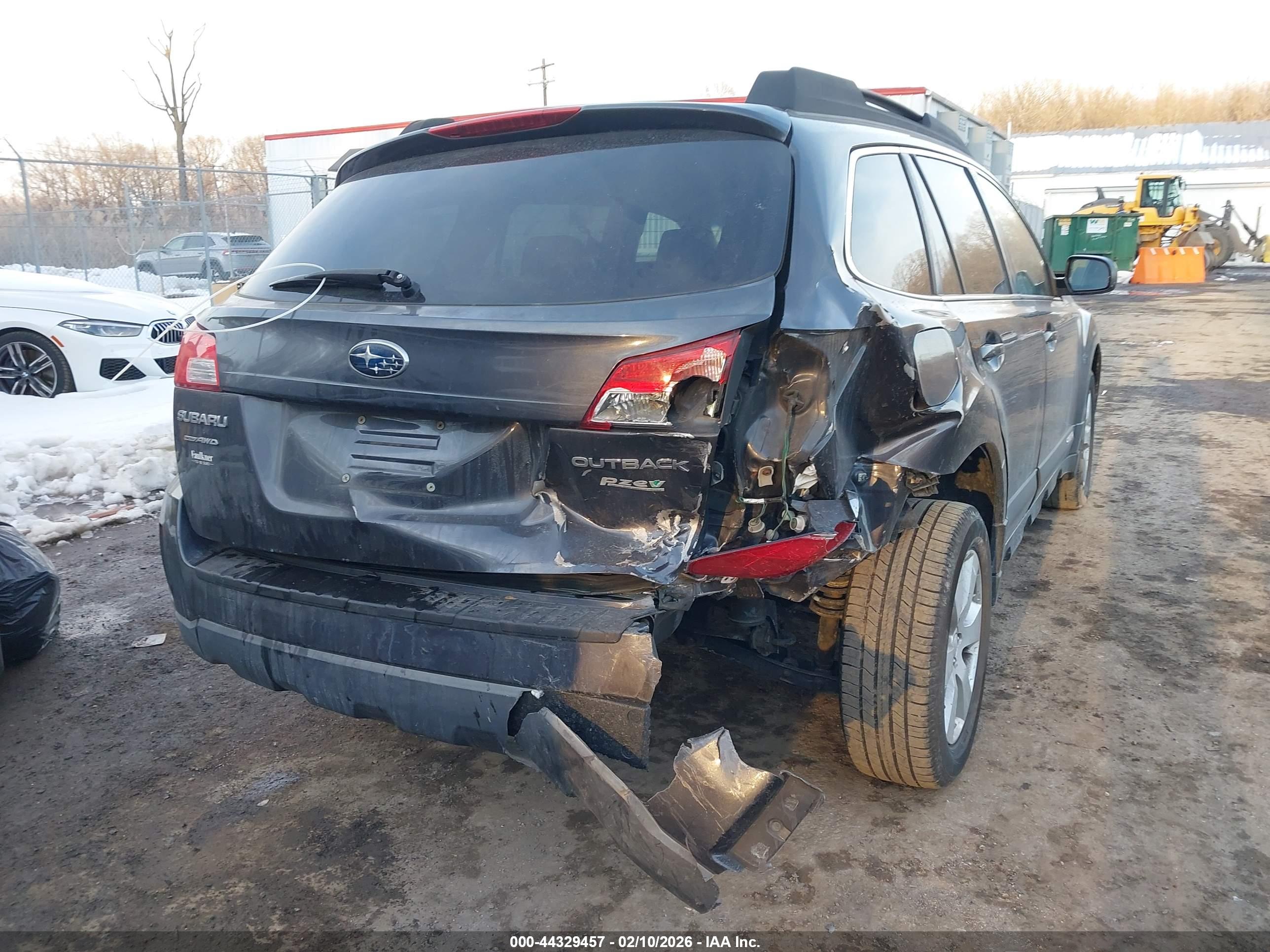 SUBARU OUTBACK image 6