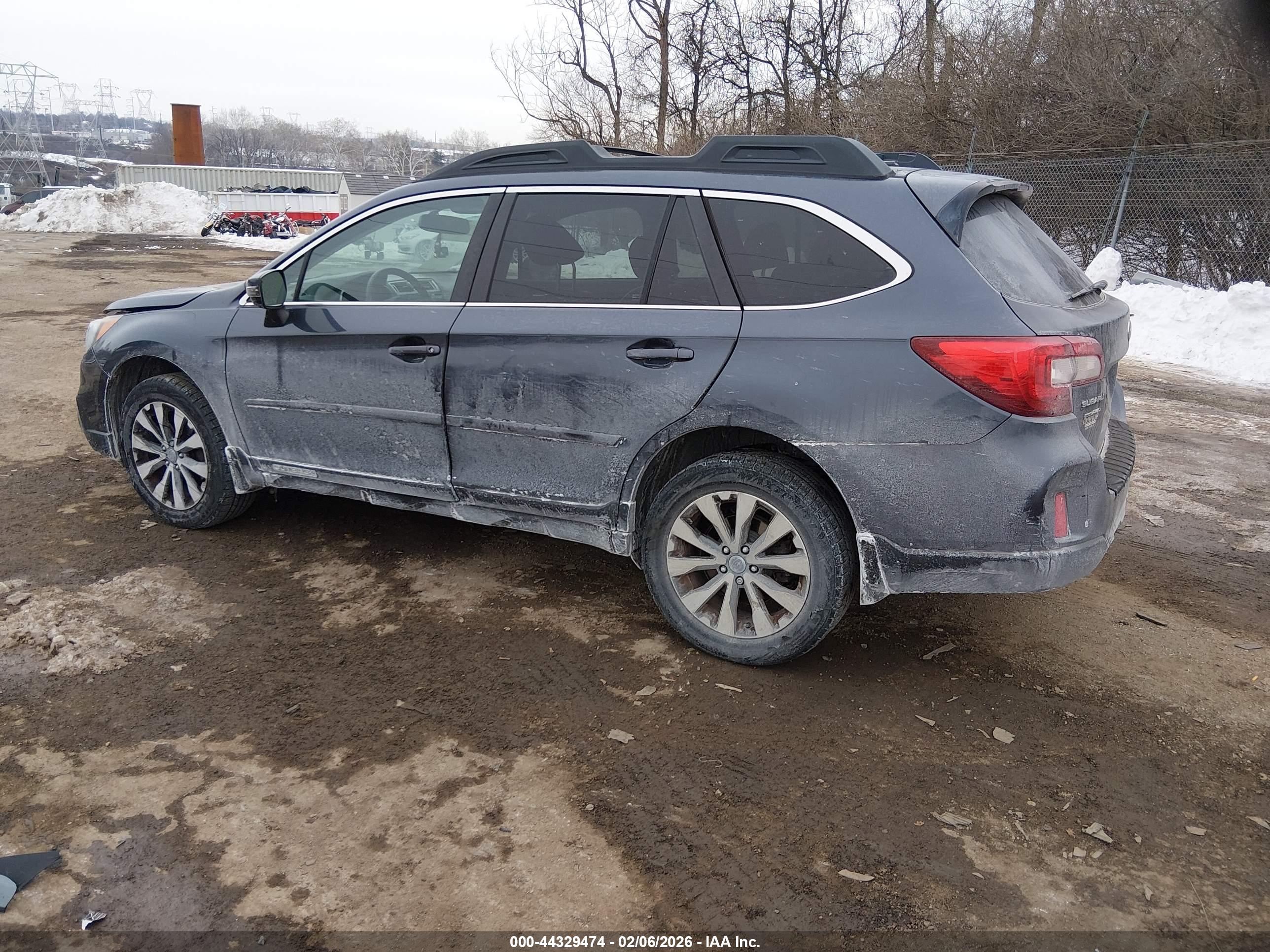 SUBARU OUTBACK image 3
