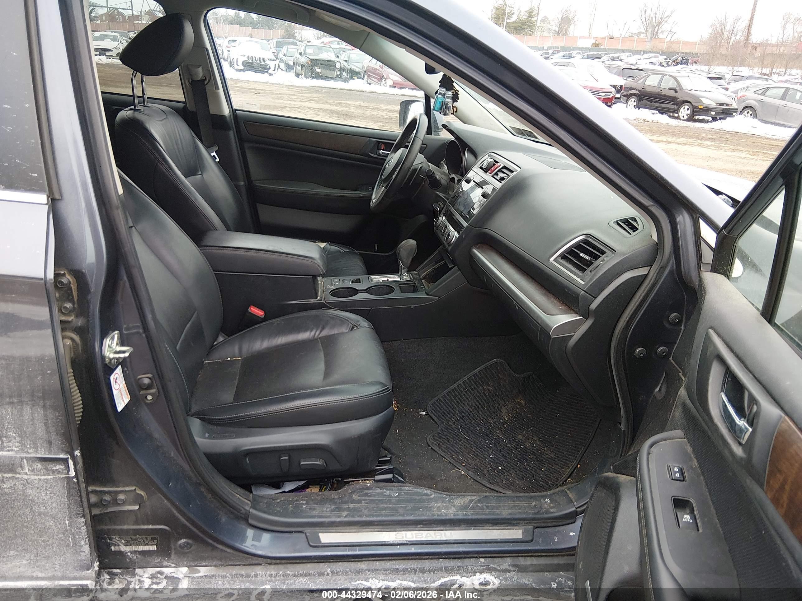 SUBARU OUTBACK image 5