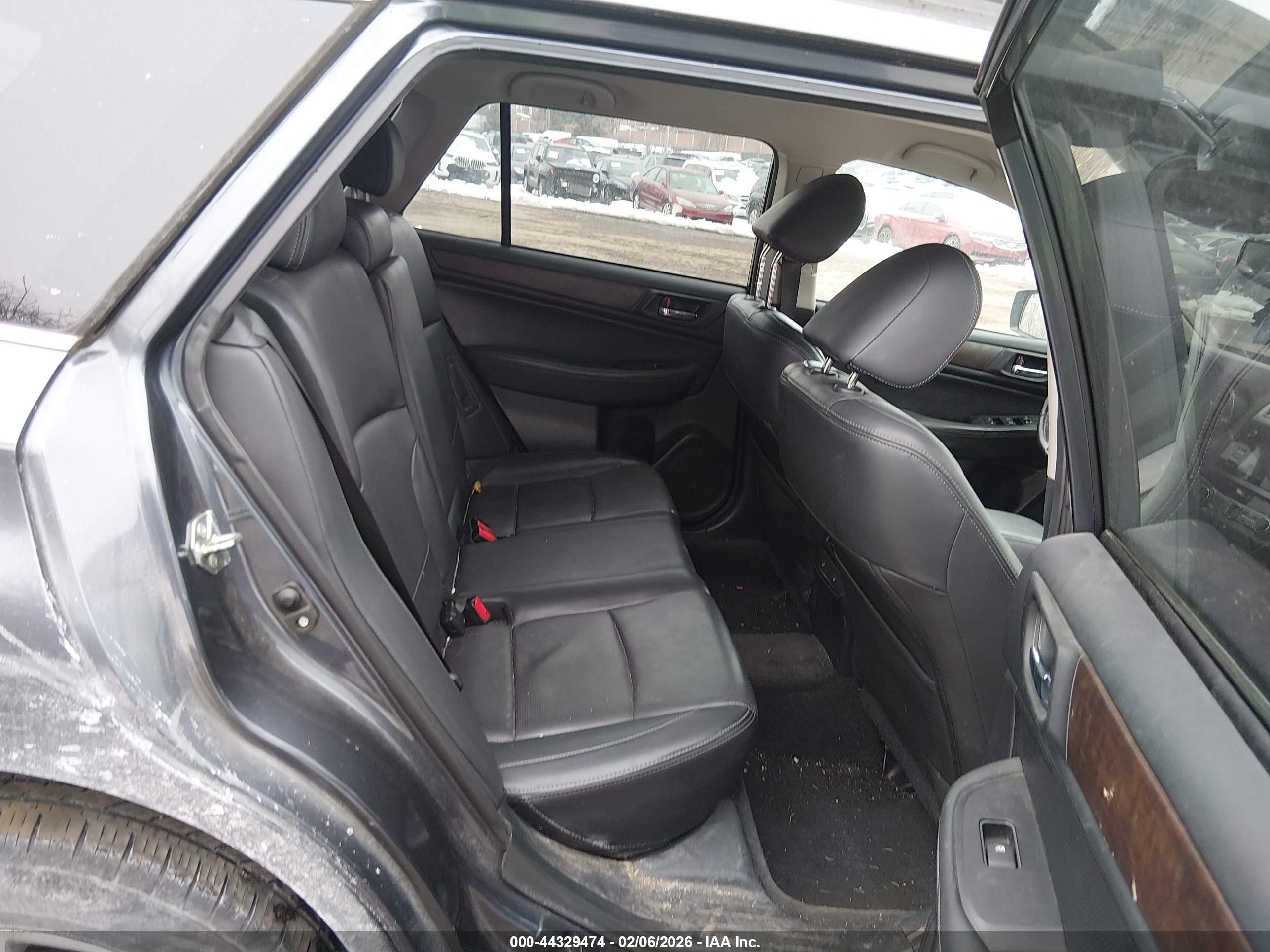 SUBARU OUTBACK image 8