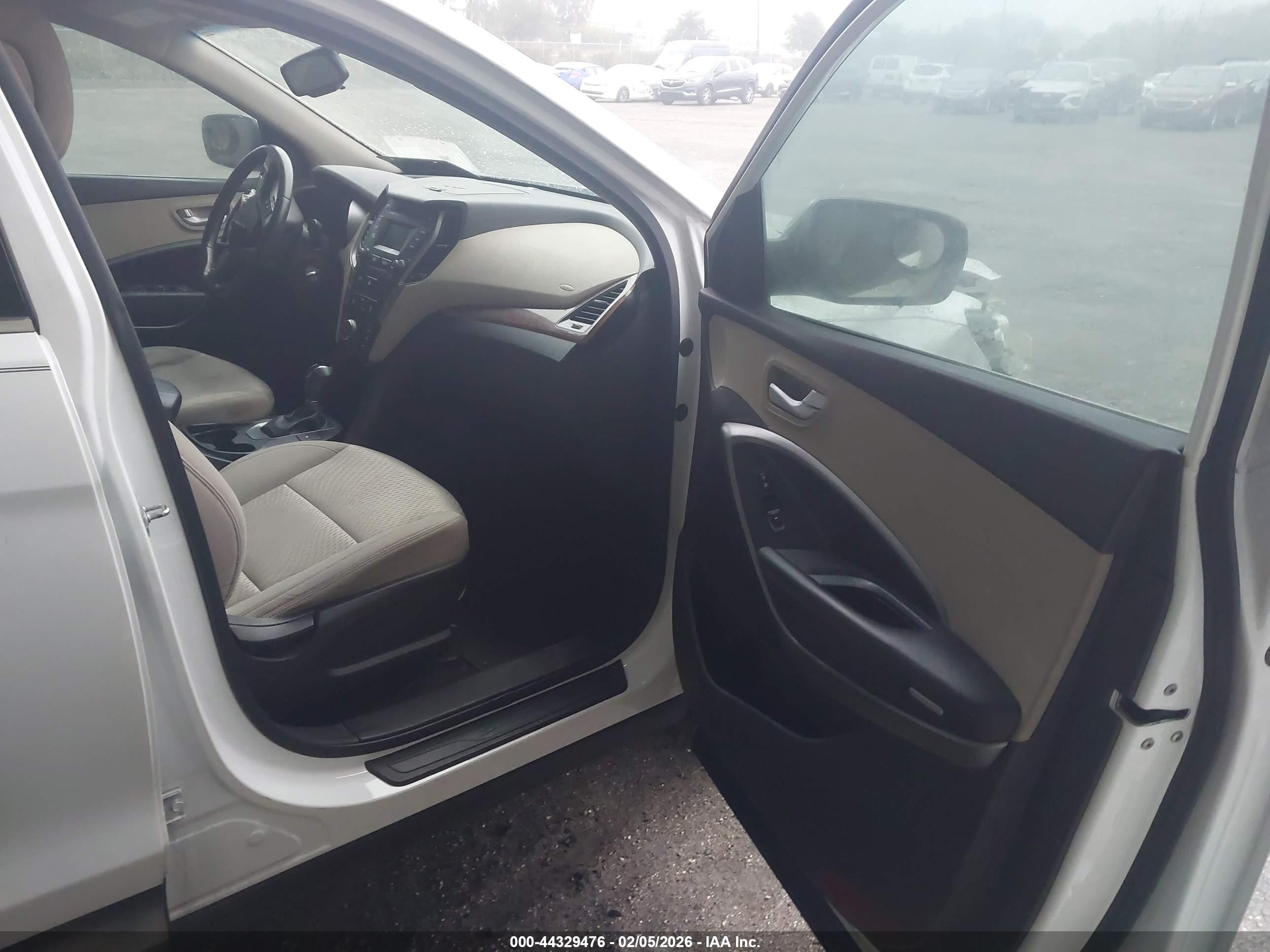 HYUNDAI SANTA image 5