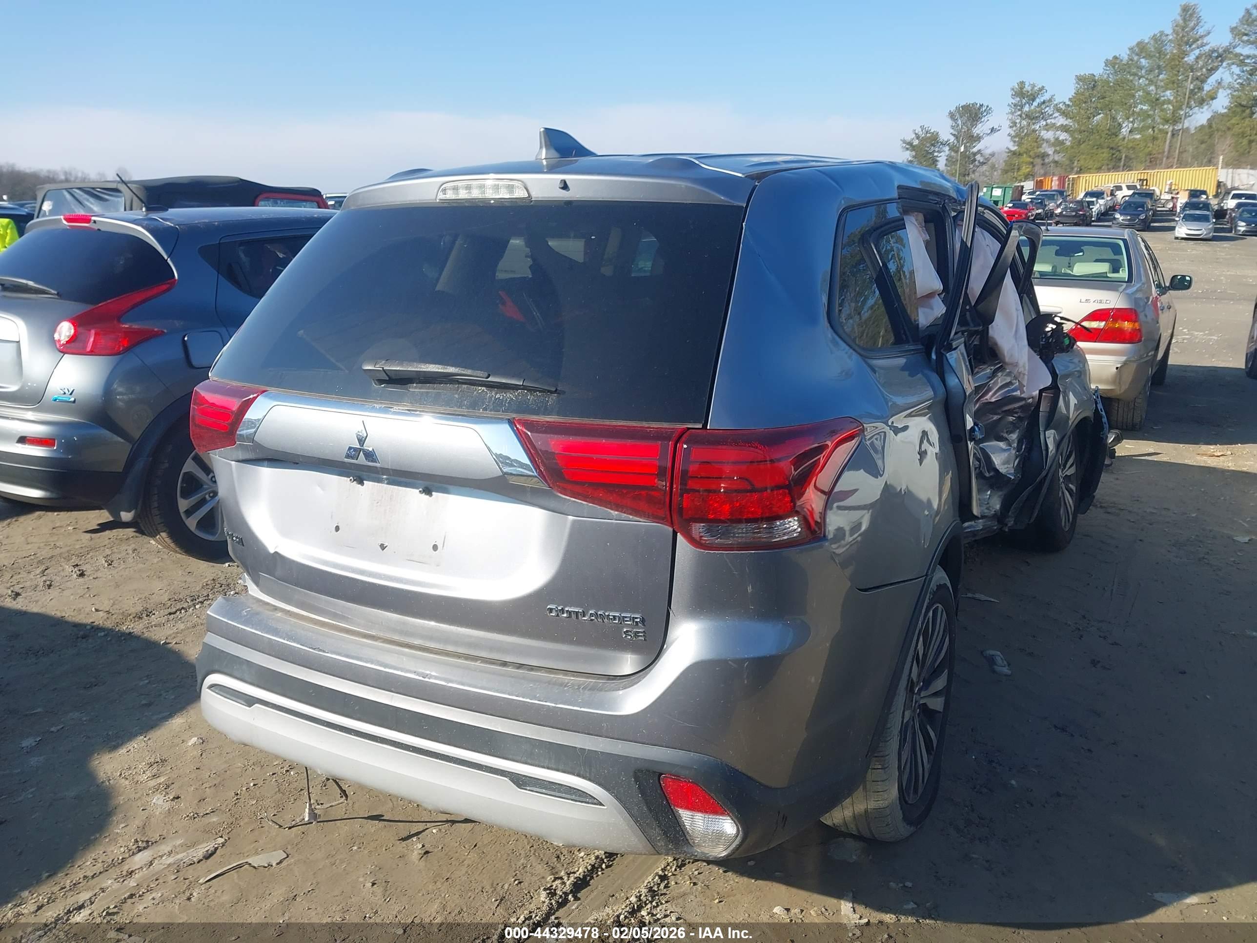 MITSUBISHI OUTLANDER image 4