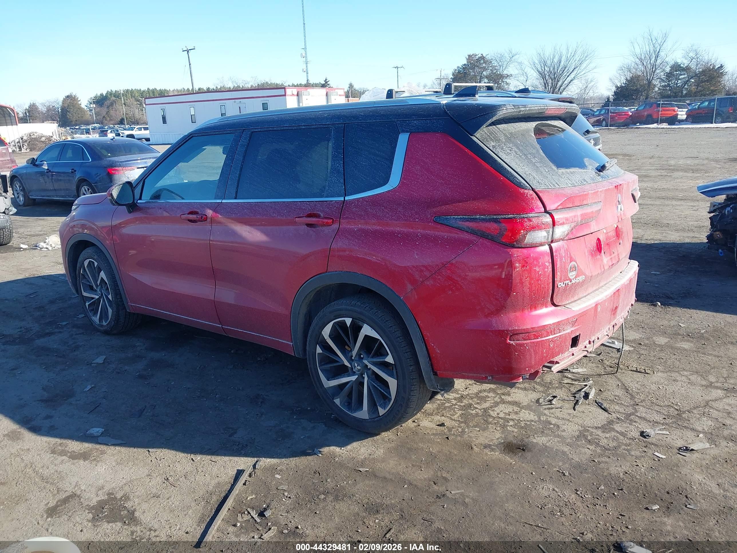 MITSUBISHI OUTLANDER image 3