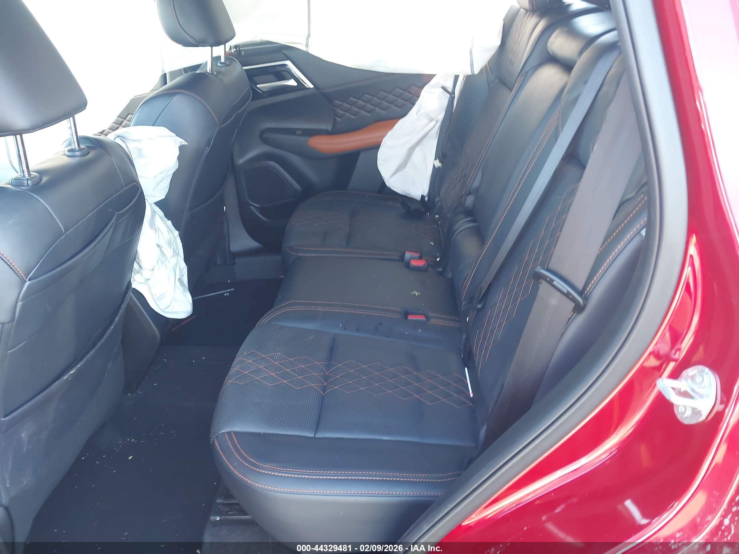MITSUBISHI OUTLANDER image 8
