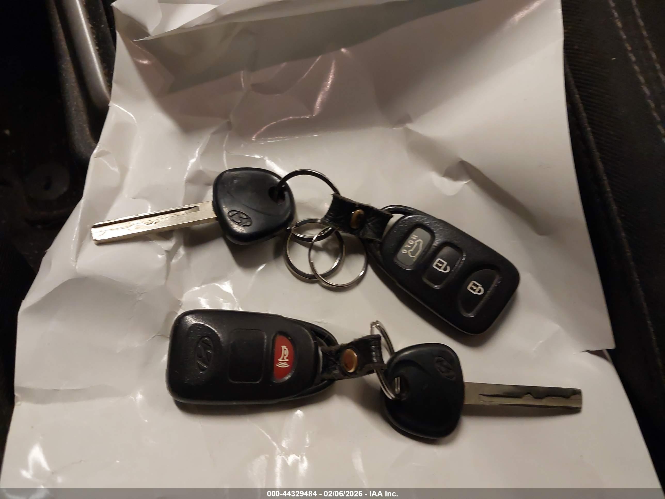 HYUNDAI ELANTRA image 11