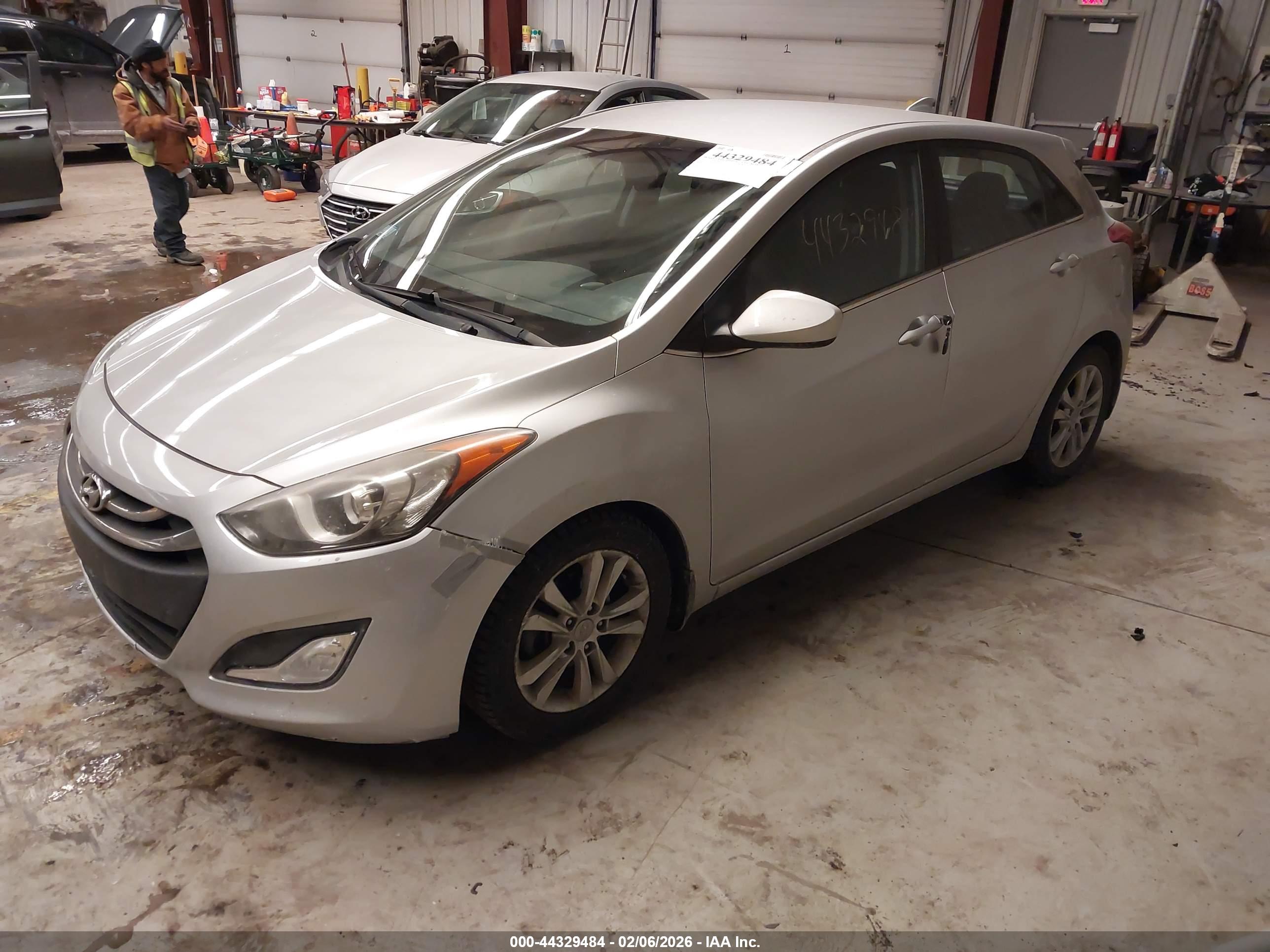HYUNDAI ELANTRA image 2