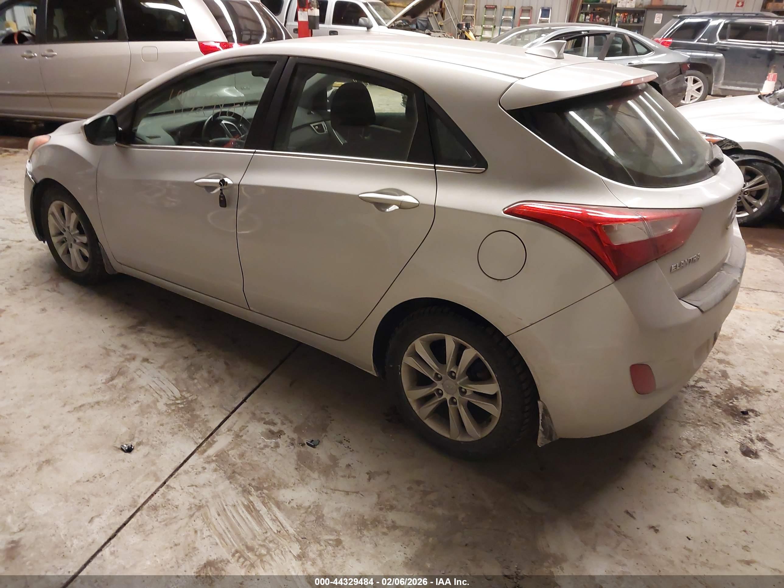 HYUNDAI ELANTRA image 3