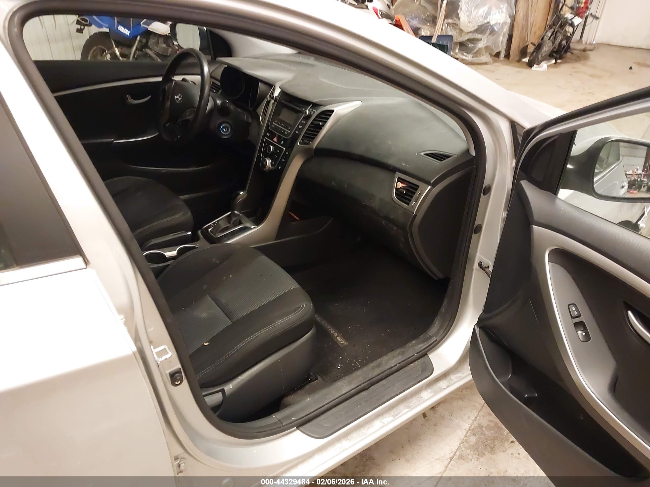 HYUNDAI ELANTRA image 5