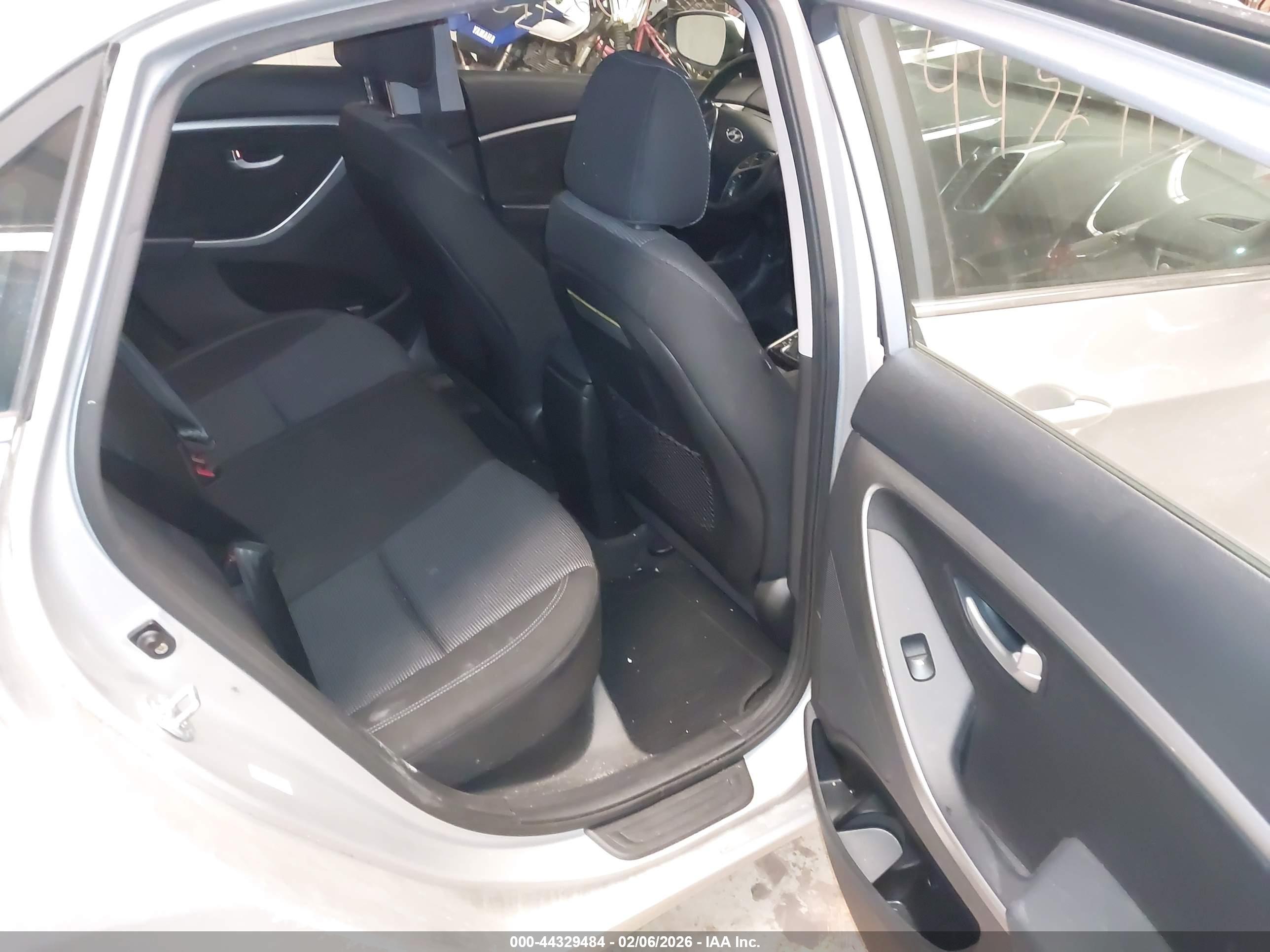 HYUNDAI ELANTRA image 8