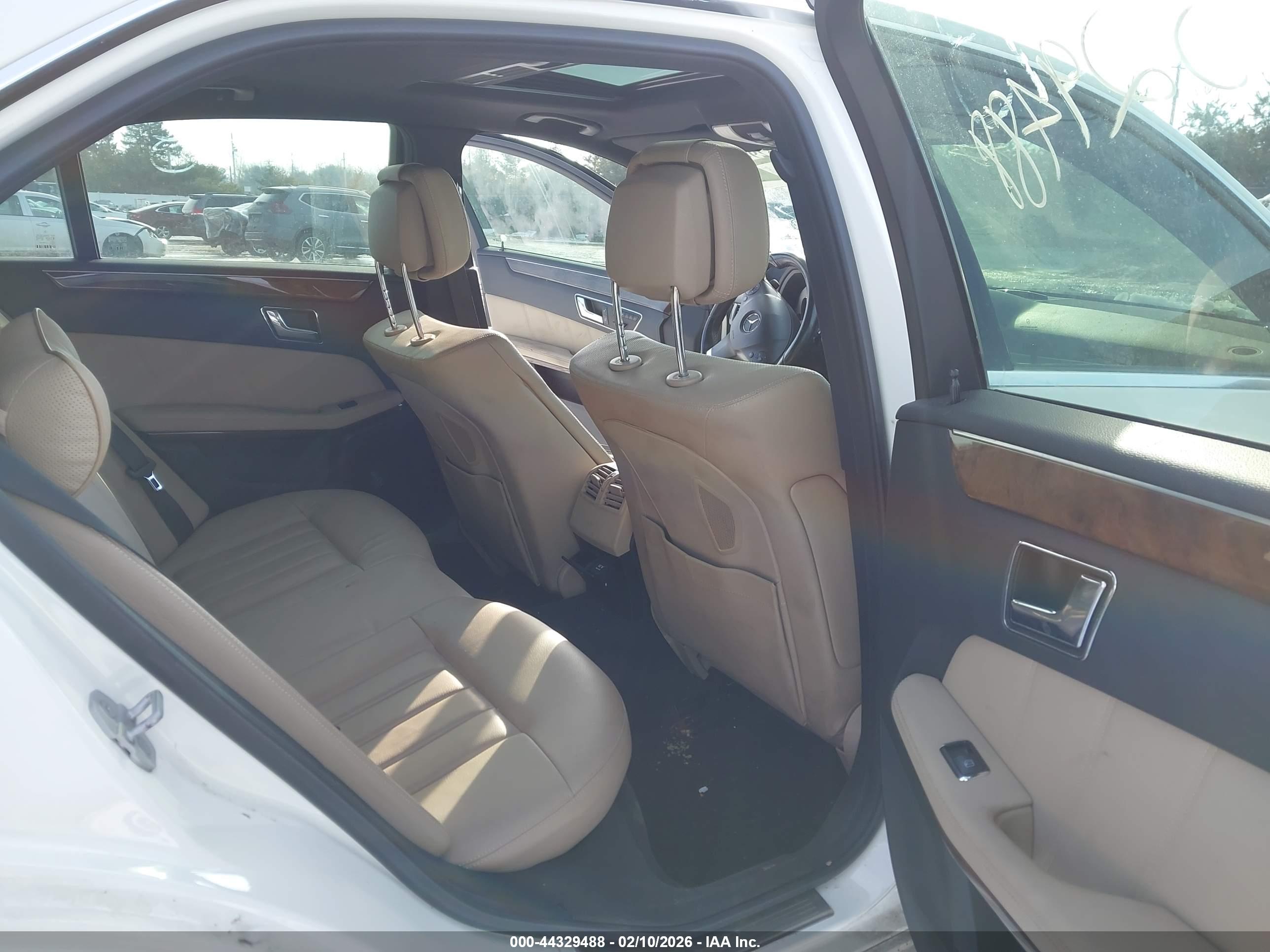 MERCEDES-BENZ E image 8