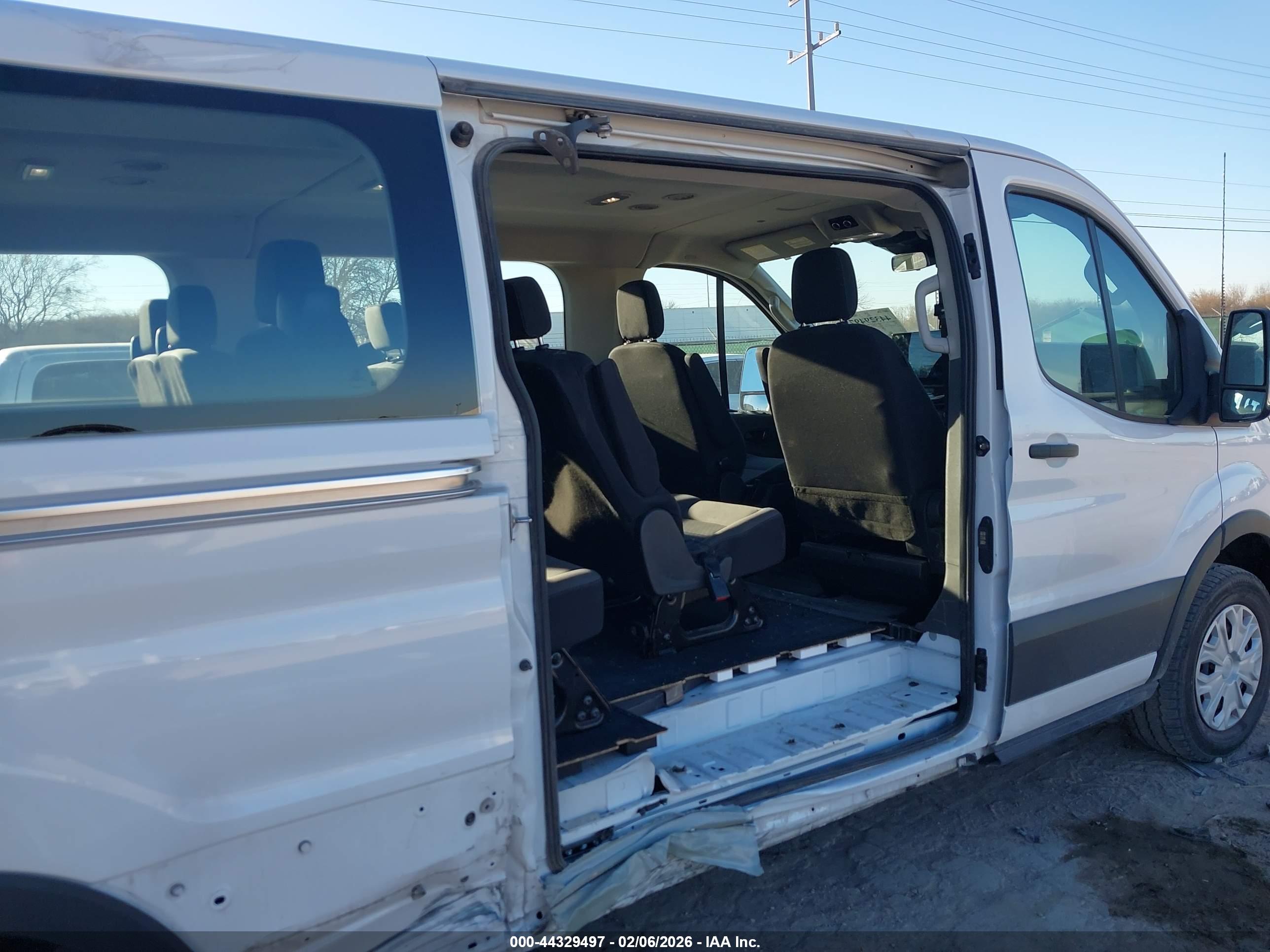 FORD TRANSIT-350 image 6
