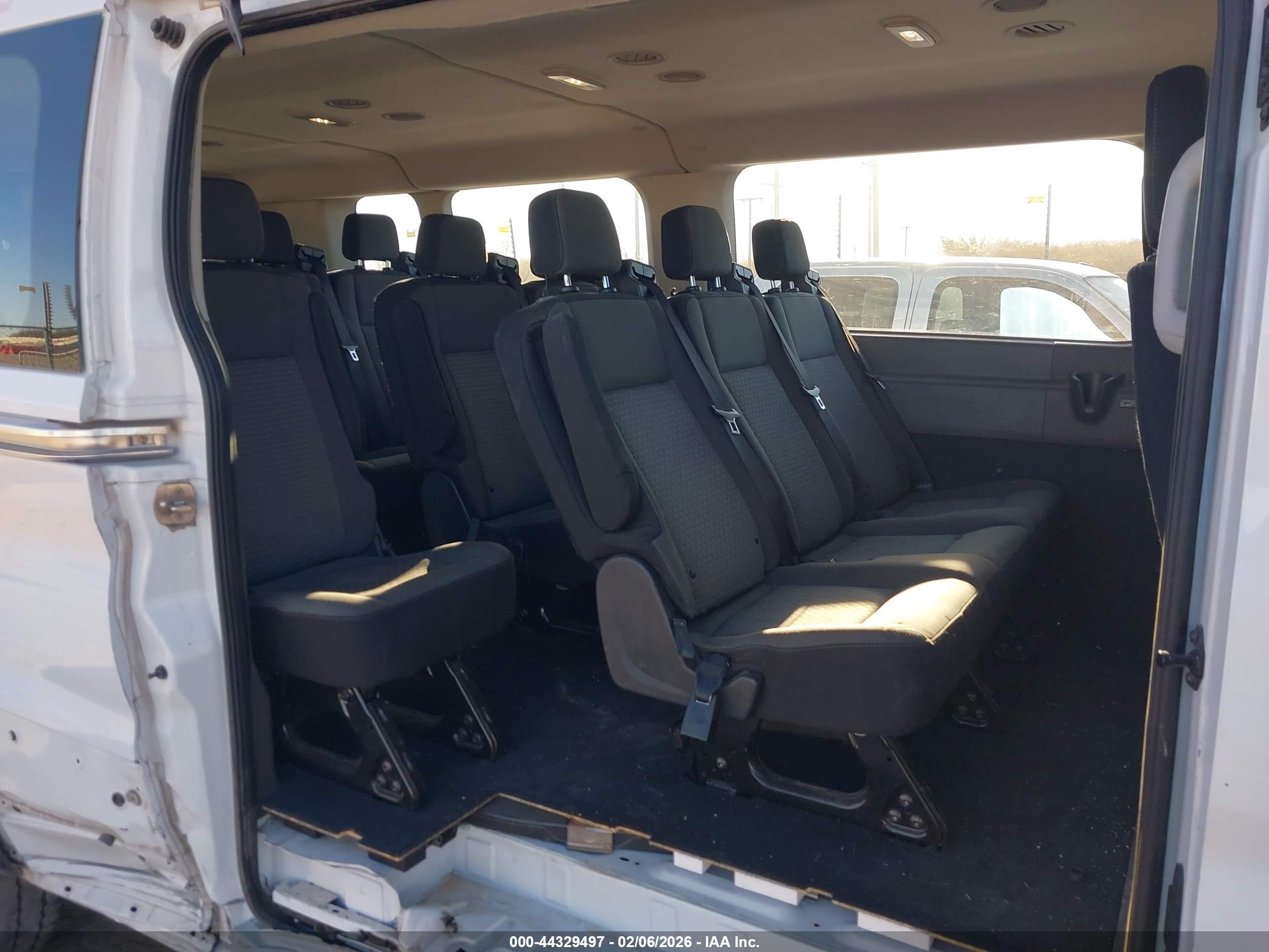 FORD TRANSIT-350 image 8