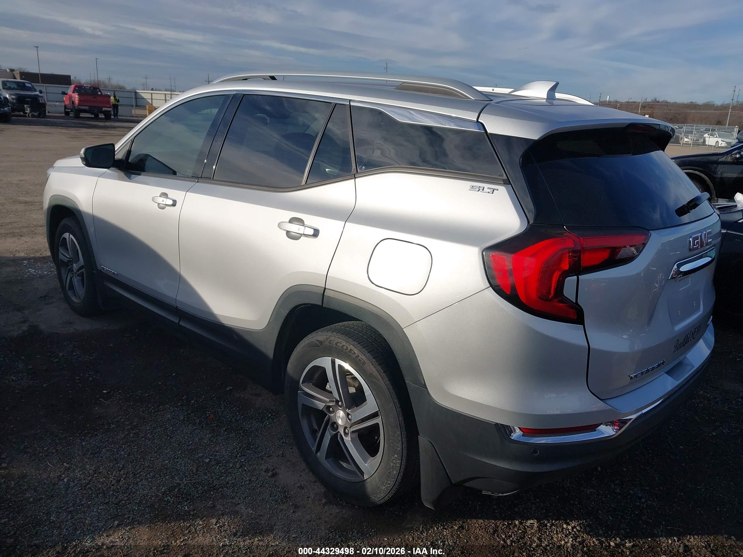 GMC TERRAIN image 3