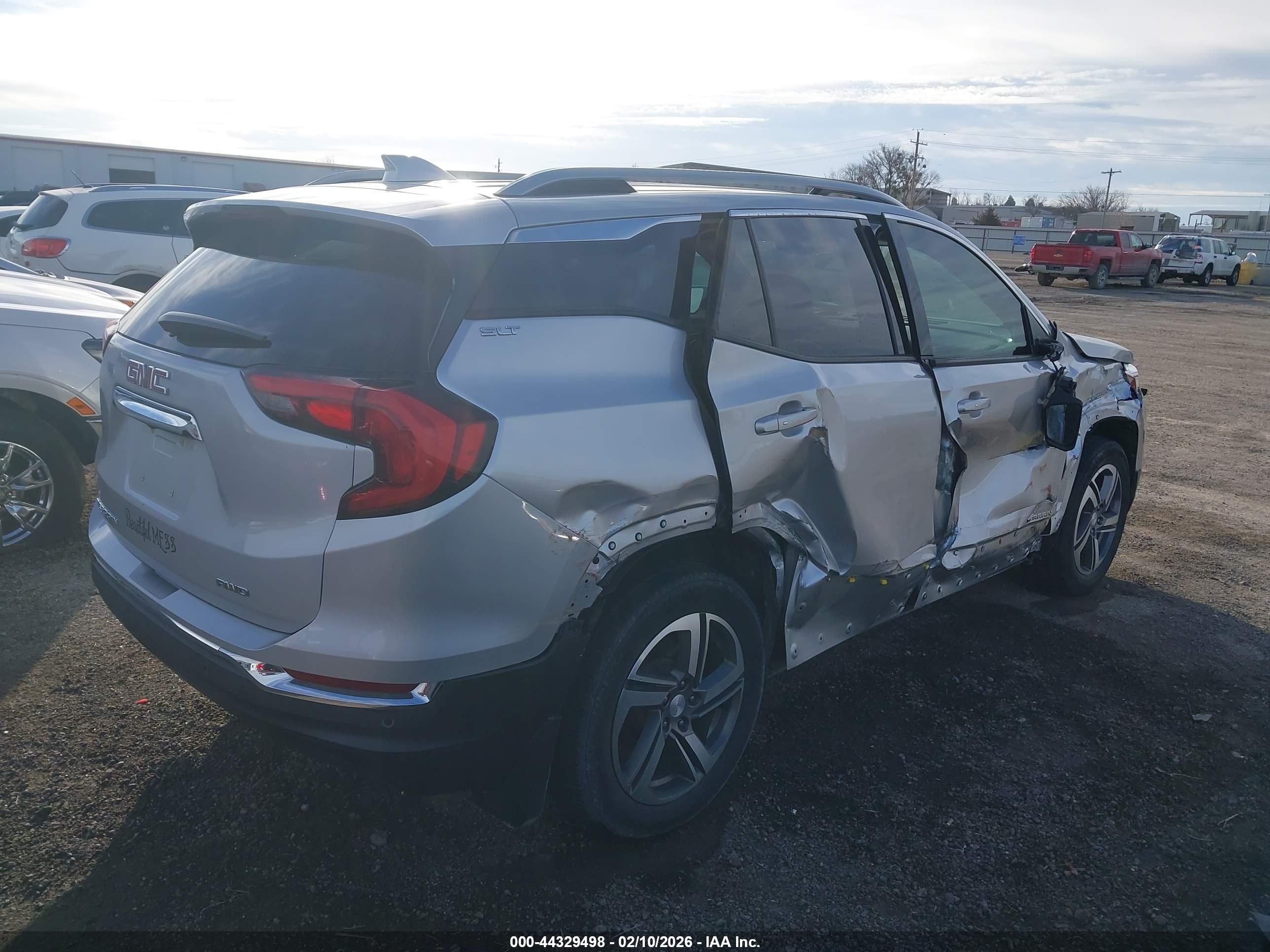 GMC TERRAIN image 4