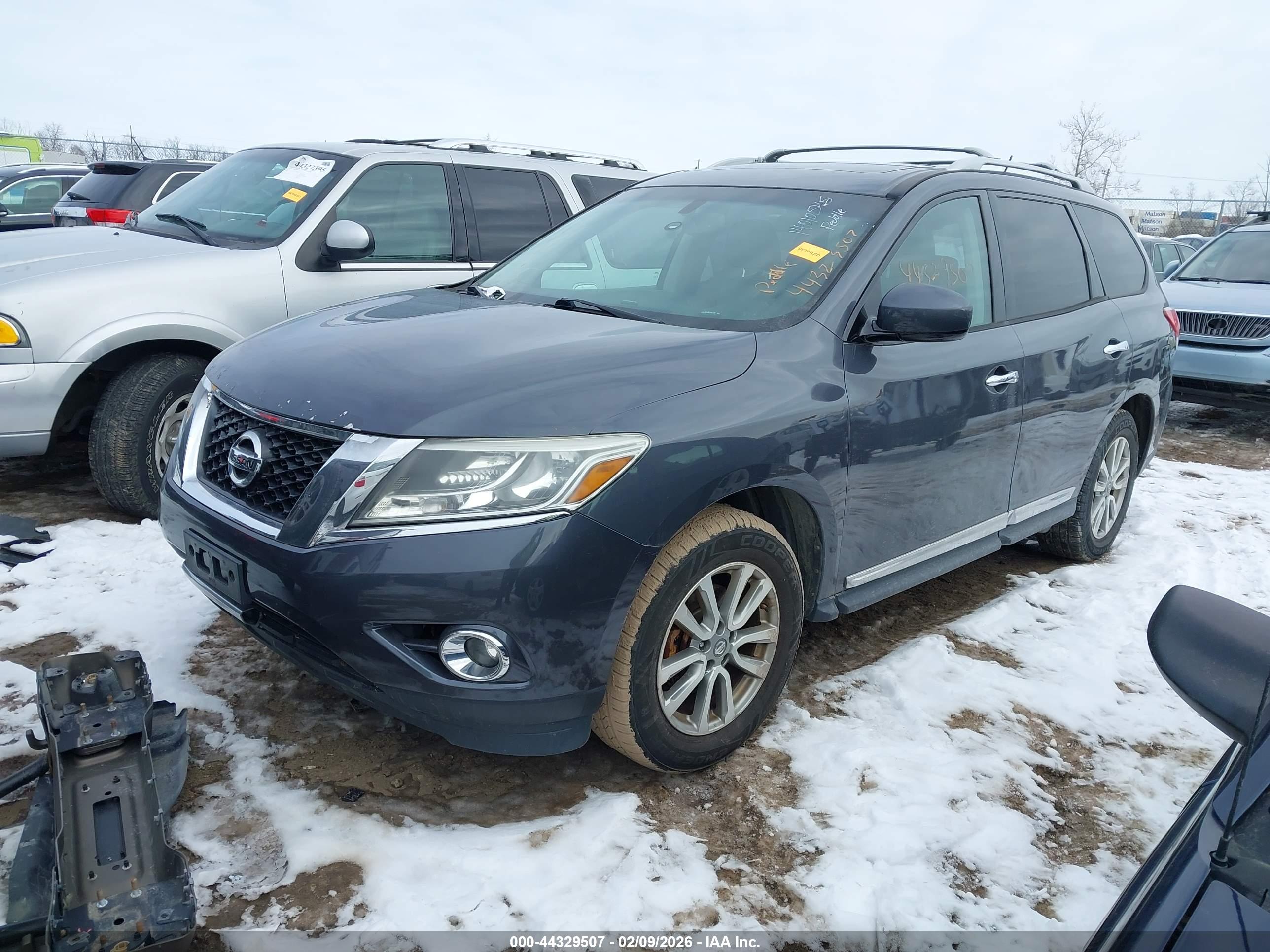 NISSAN PATHFINDER image 2