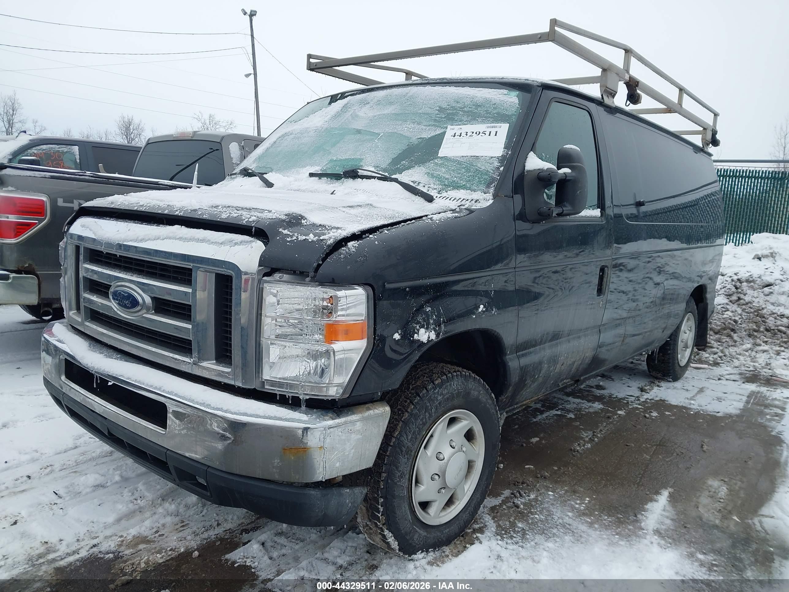 FORD E-150 image 2