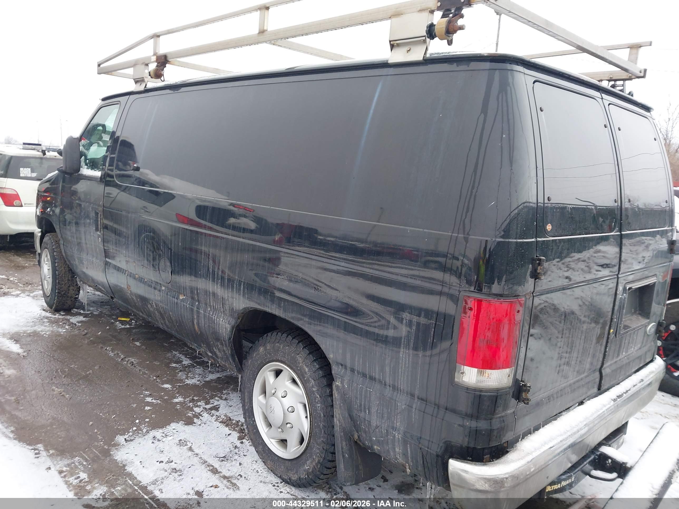 FORD E-150 image 3
