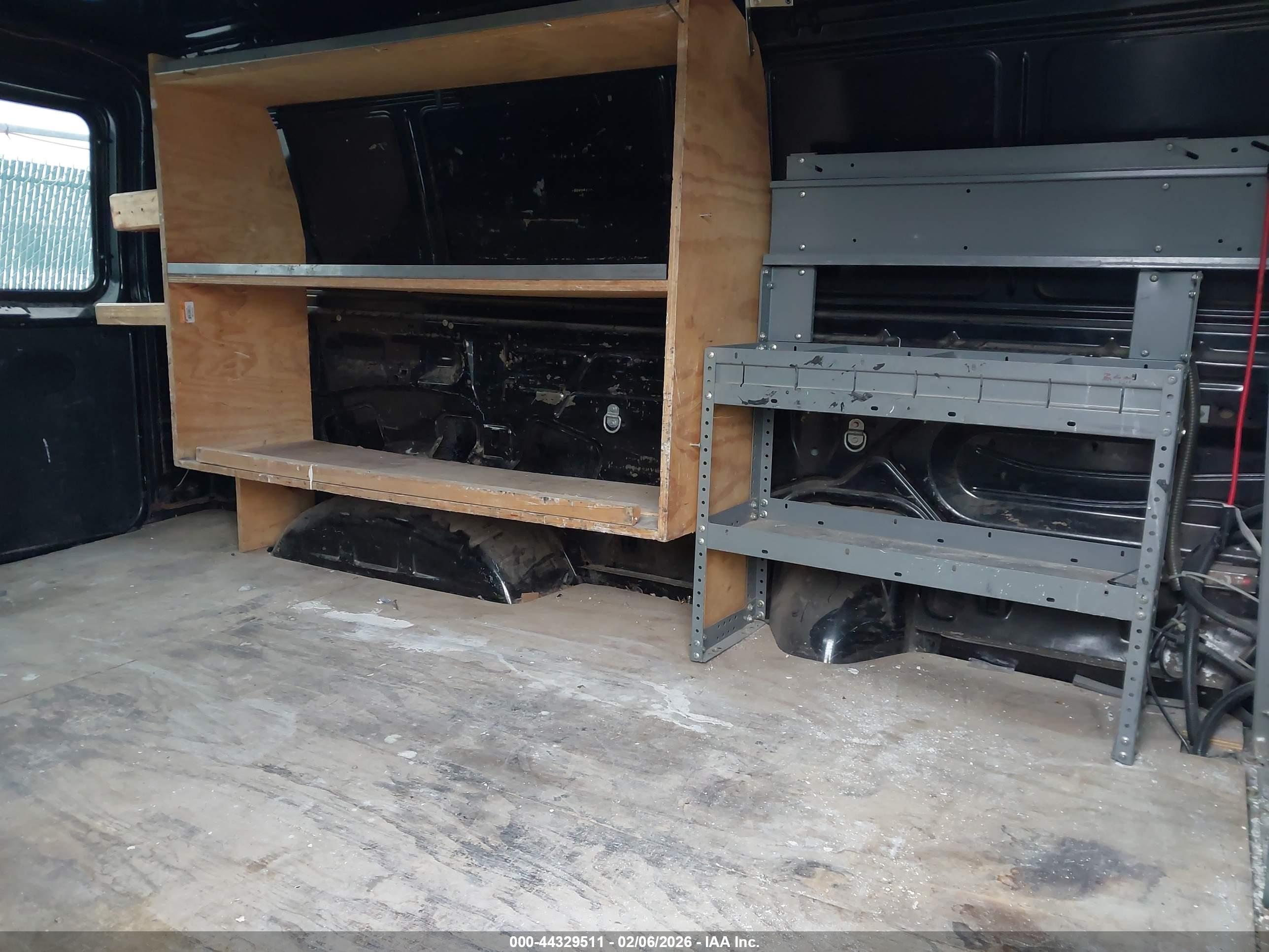 FORD E-150 image 8