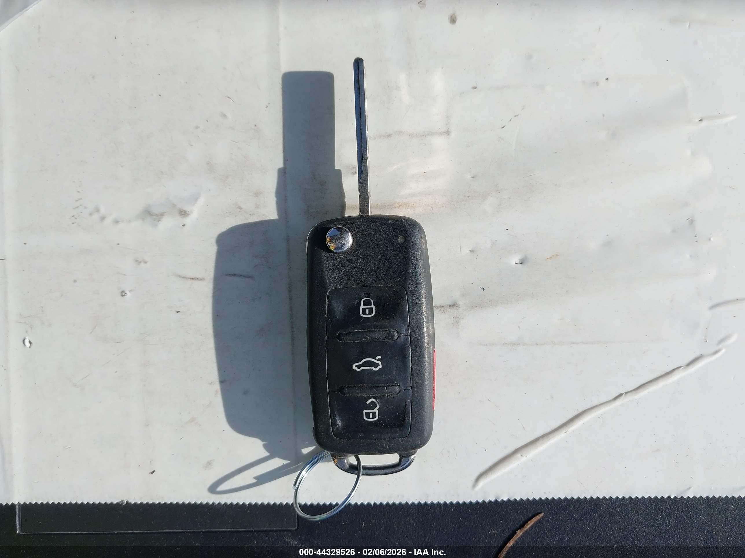 VOLKSWAGEN GTI image 11