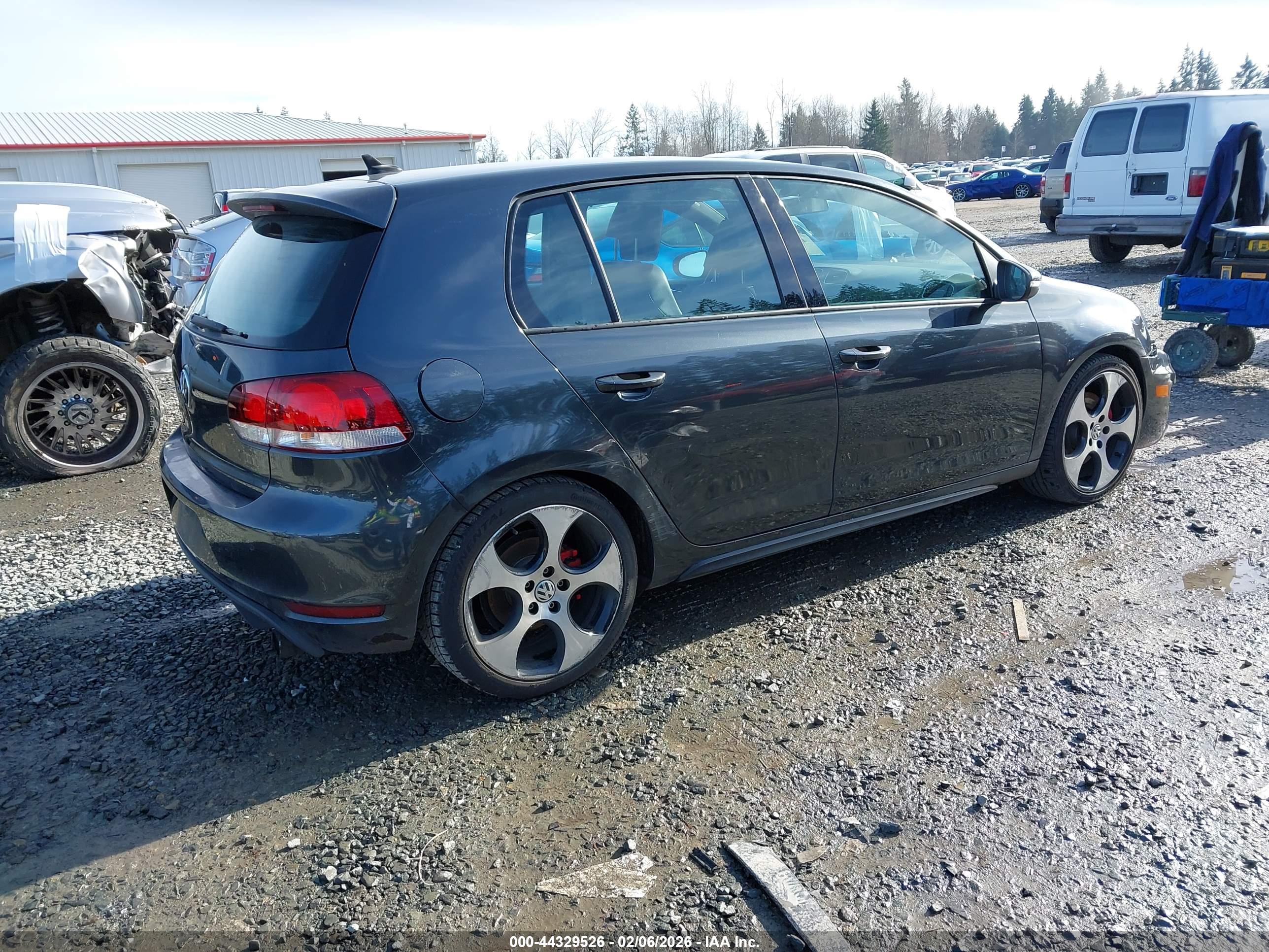 VOLKSWAGEN GTI image 4