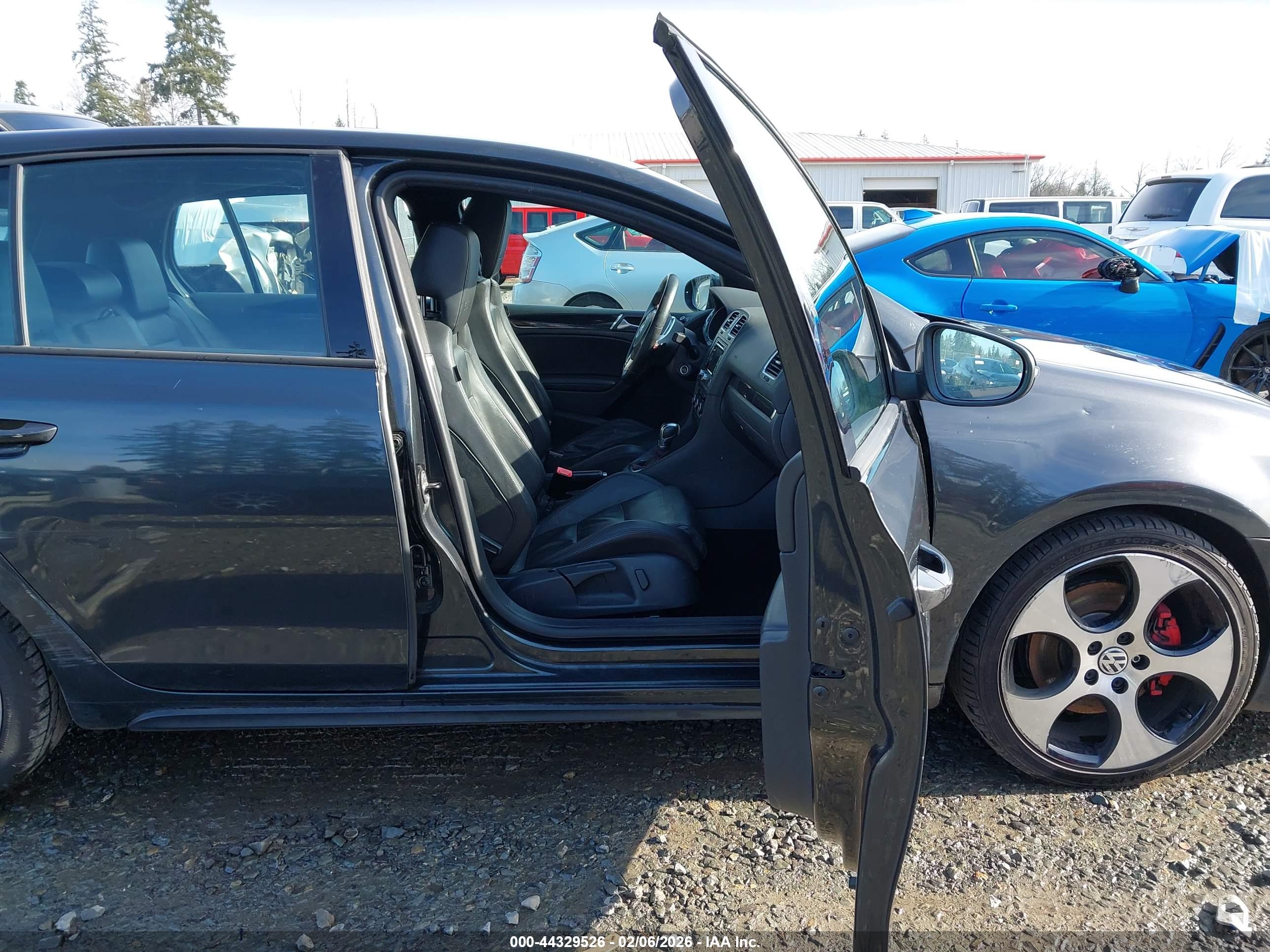VOLKSWAGEN GTI image 5