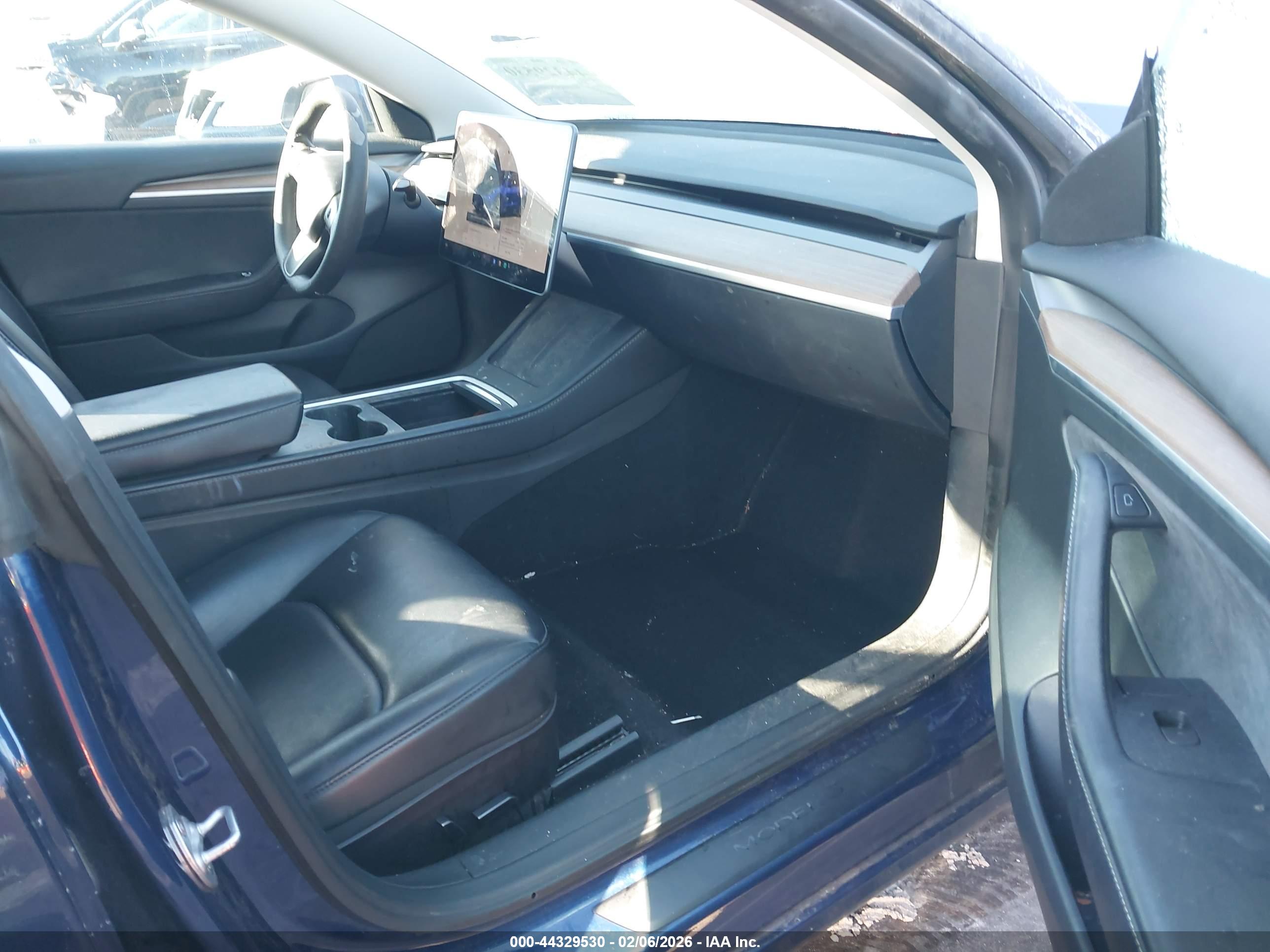 TESLA MODEL image 5