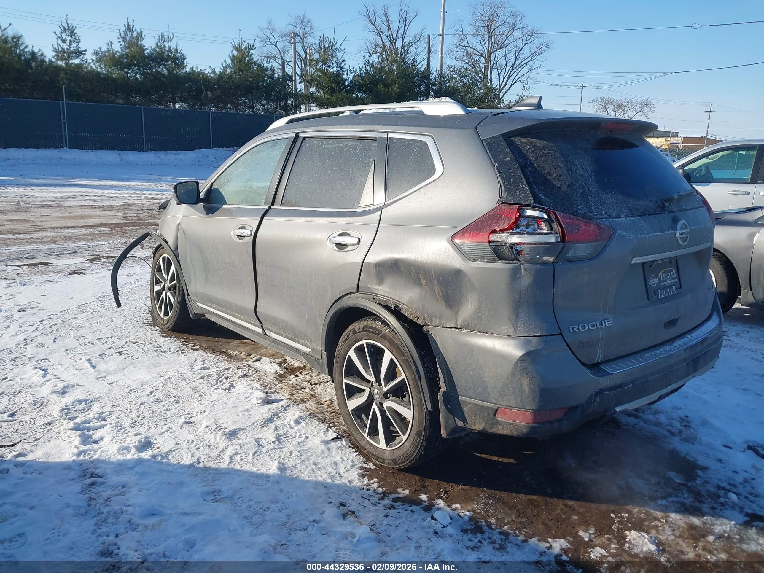 NISSAN ROGUE image 3