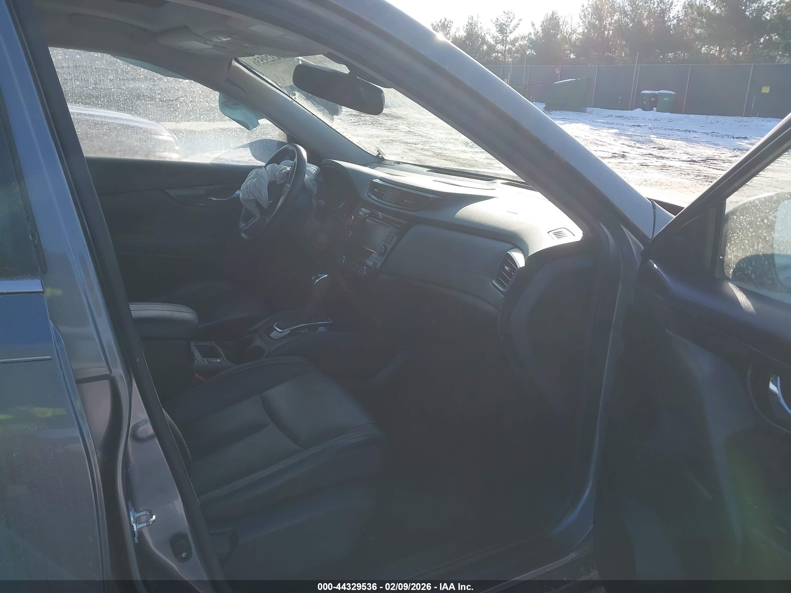 NISSAN ROGUE image 5