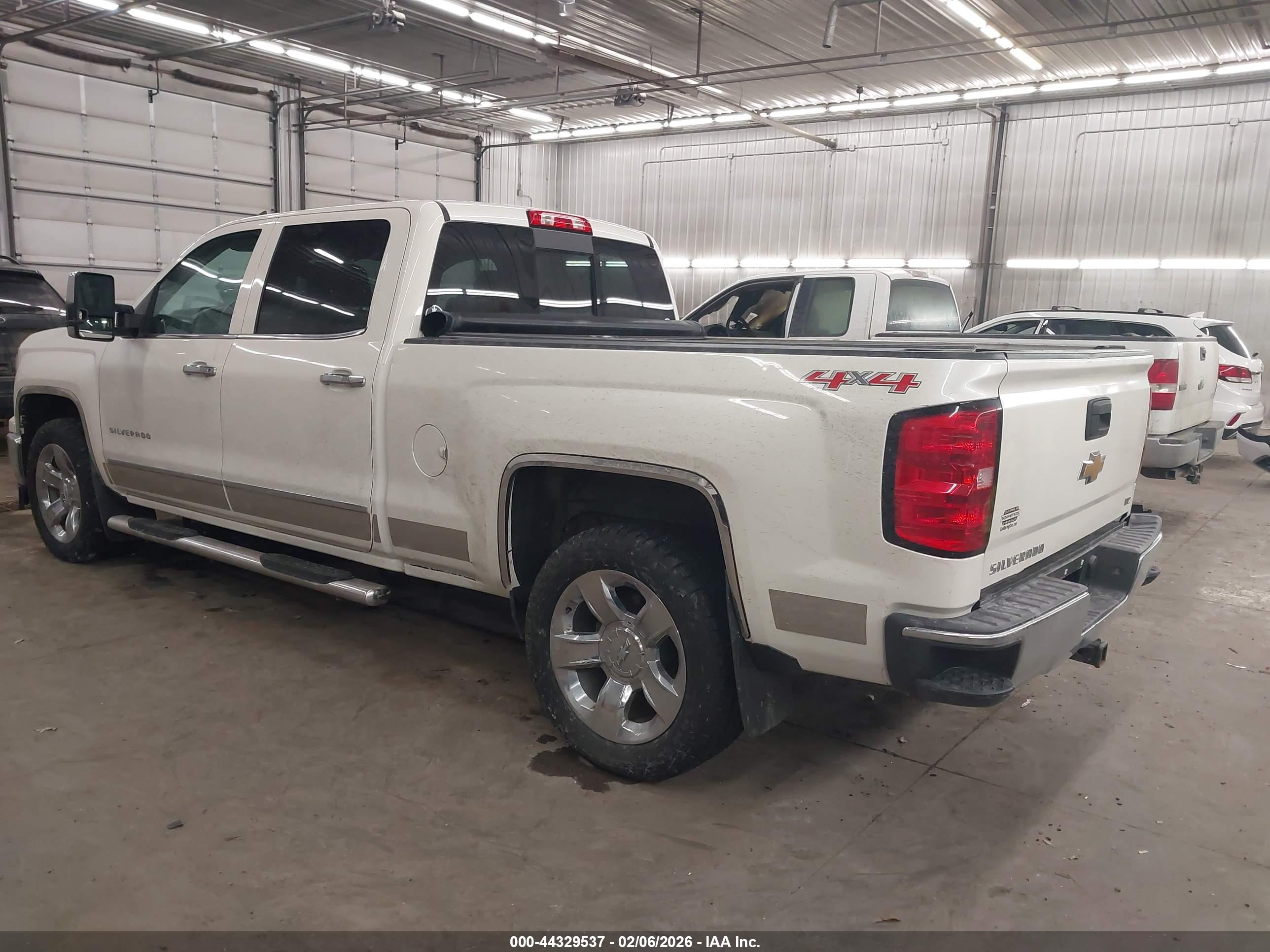 CHEVROLET SILVERADO image 3