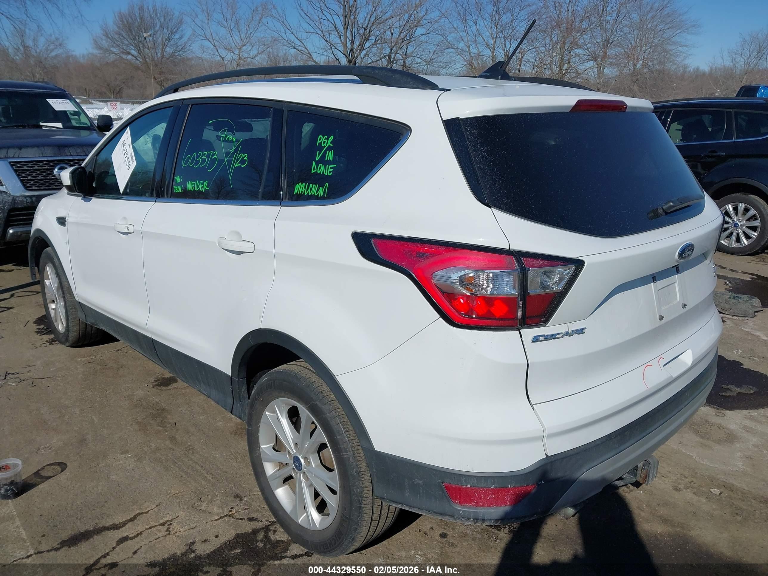 FORD ESCAPE image 3
