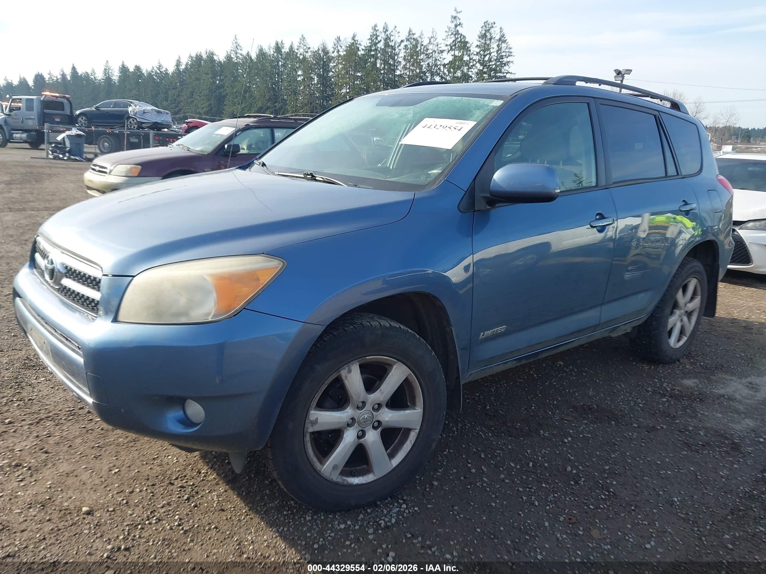 TOYOTA RAV4 image 2