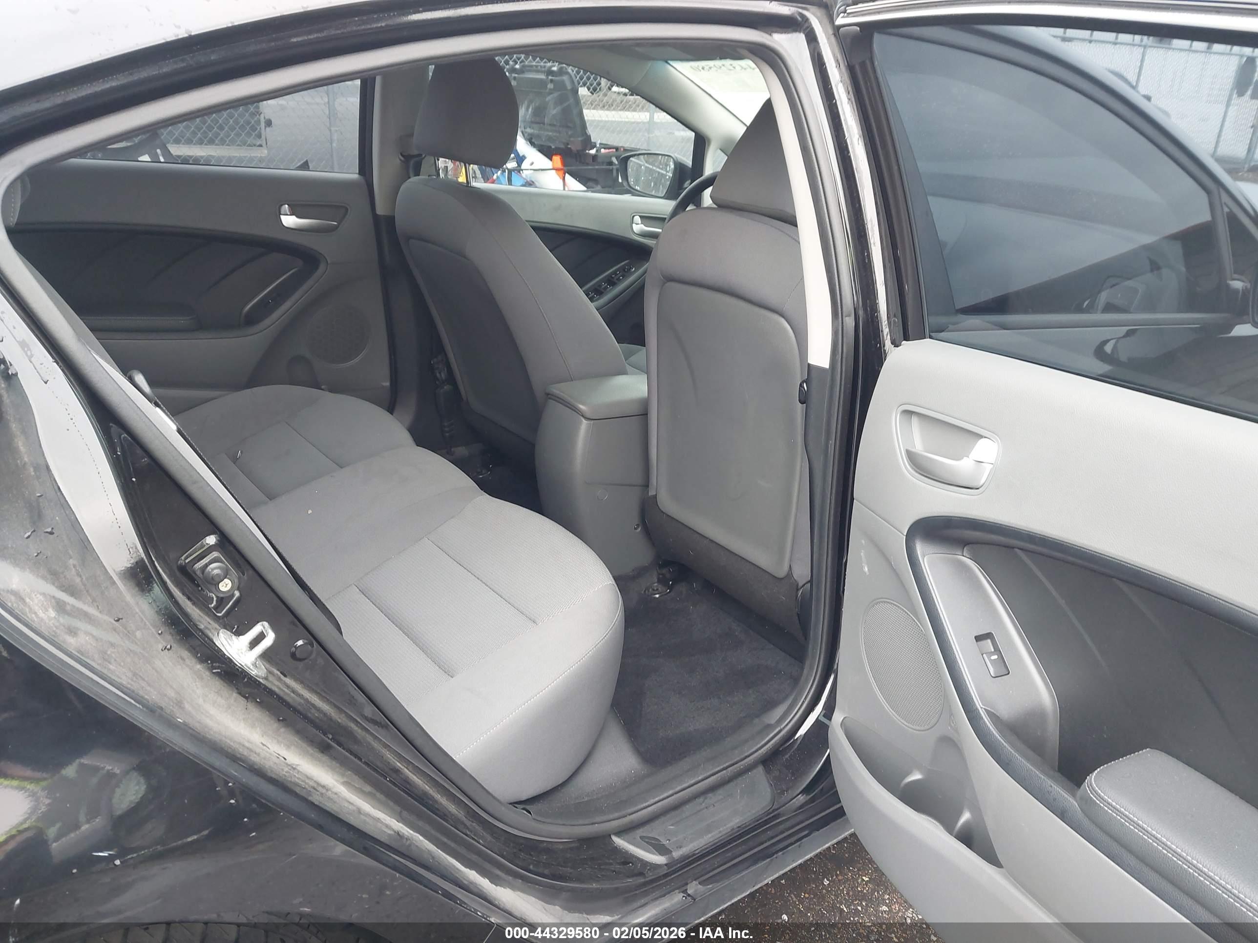 KIA FORTE image 8