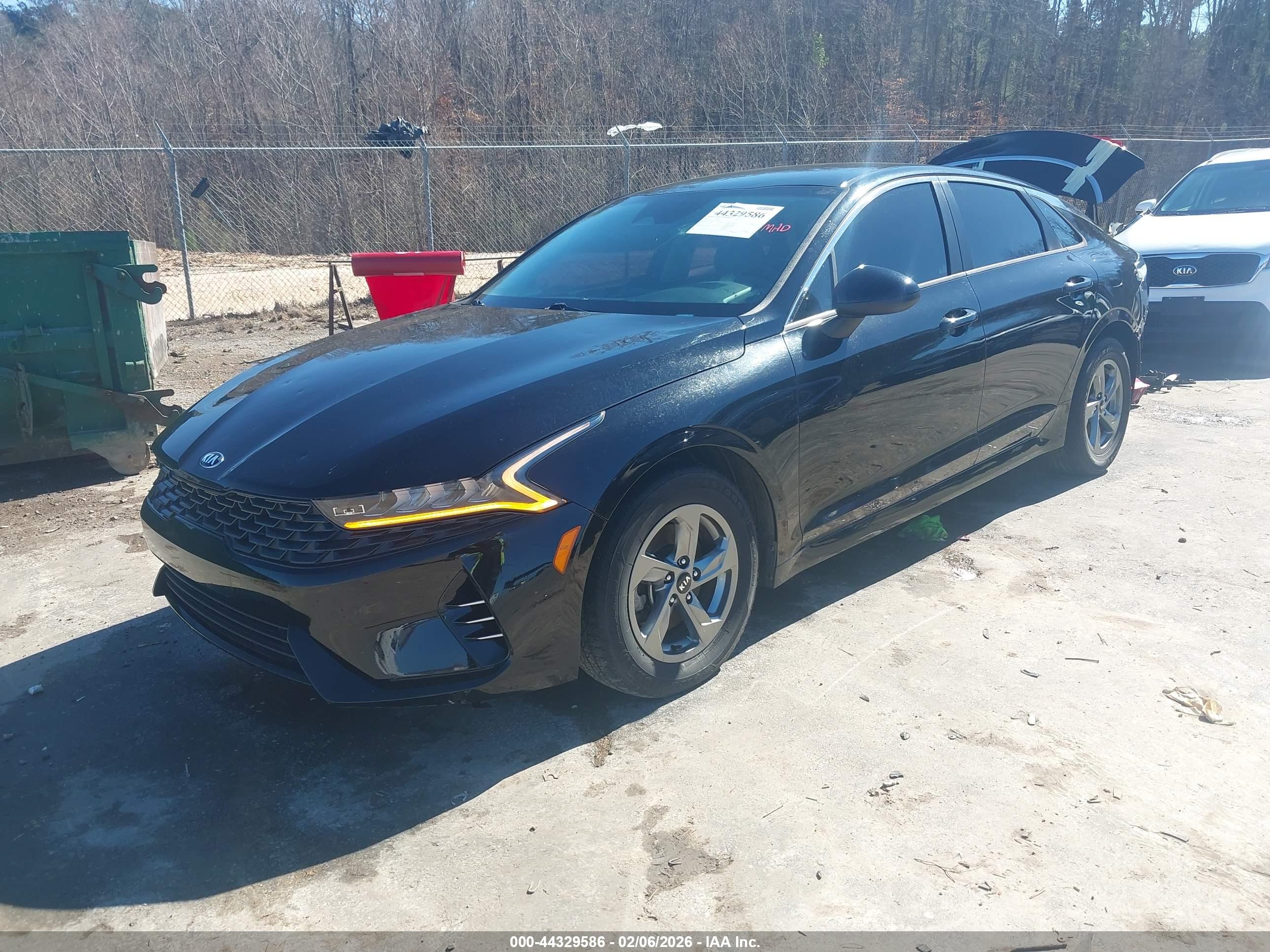 KIA K5 image 2