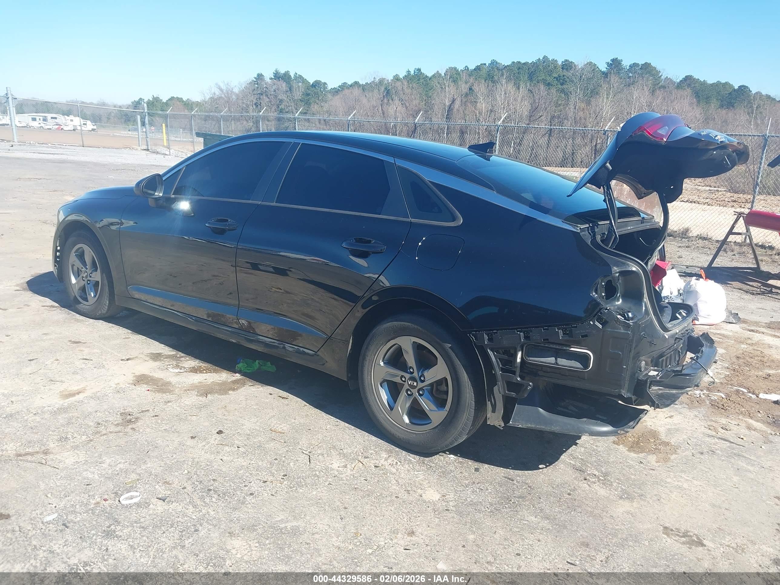 KIA K5 image 3