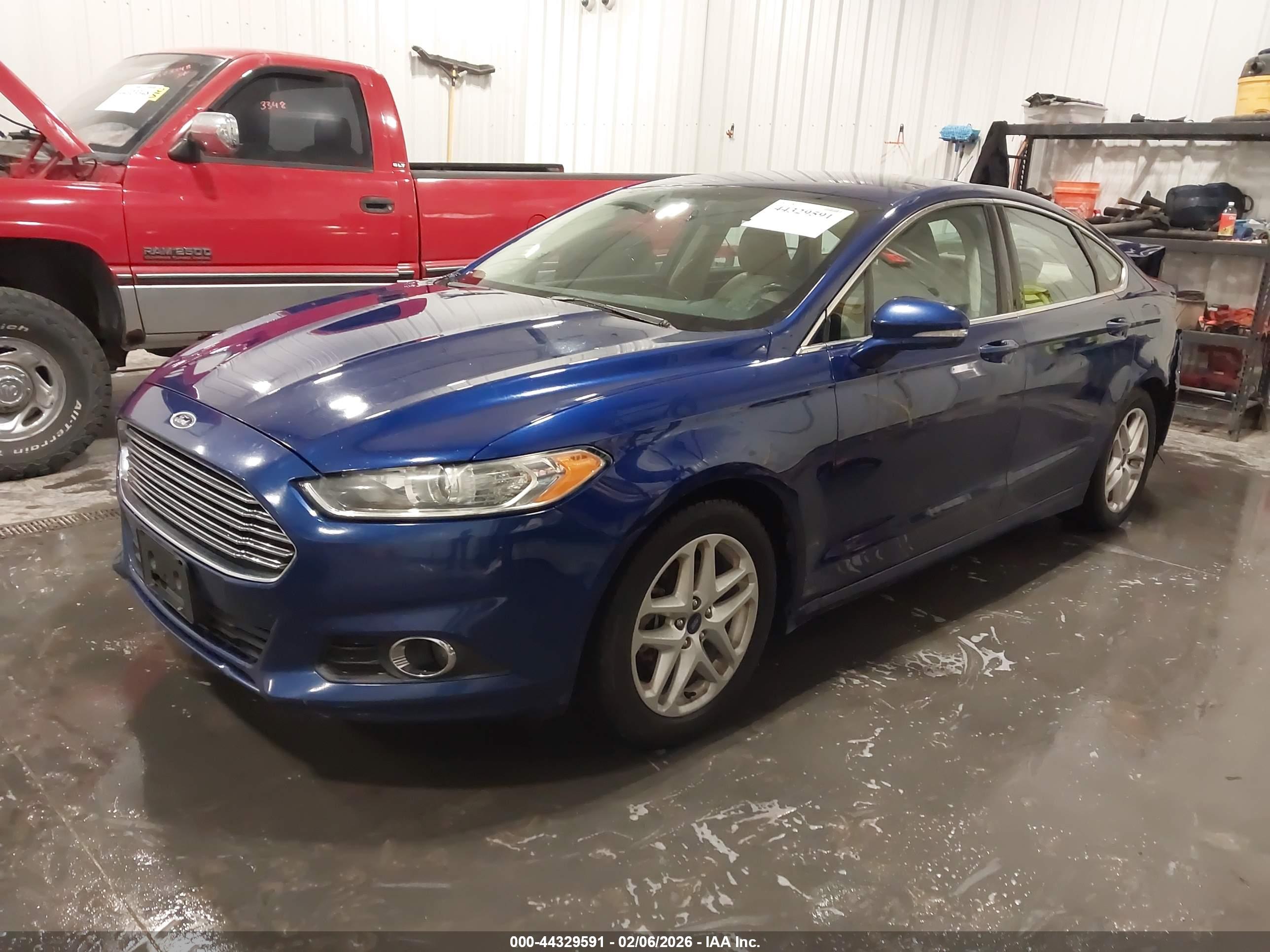FORD FUSION image 2