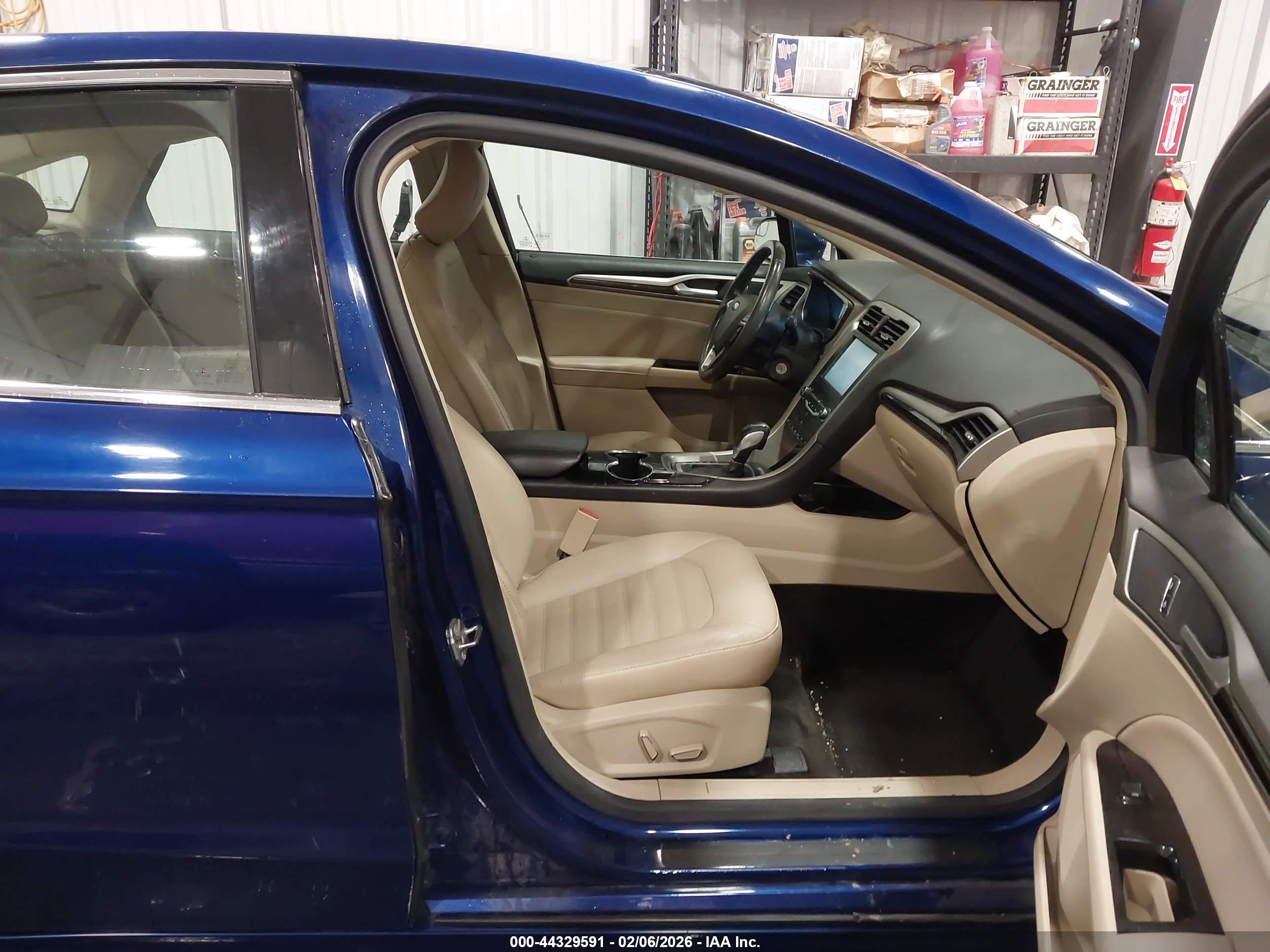 FORD FUSION image 5