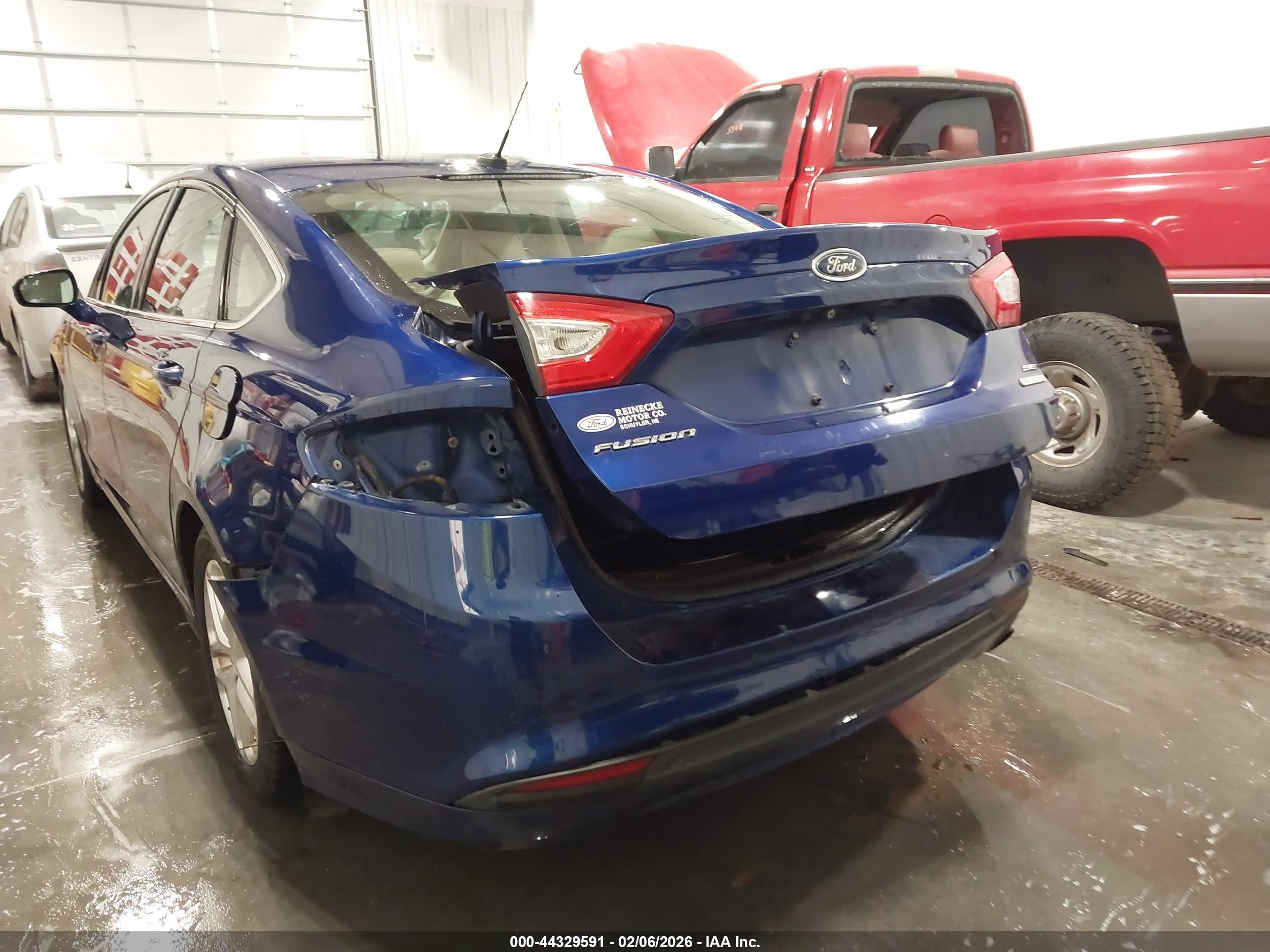 FORD FUSION image 6