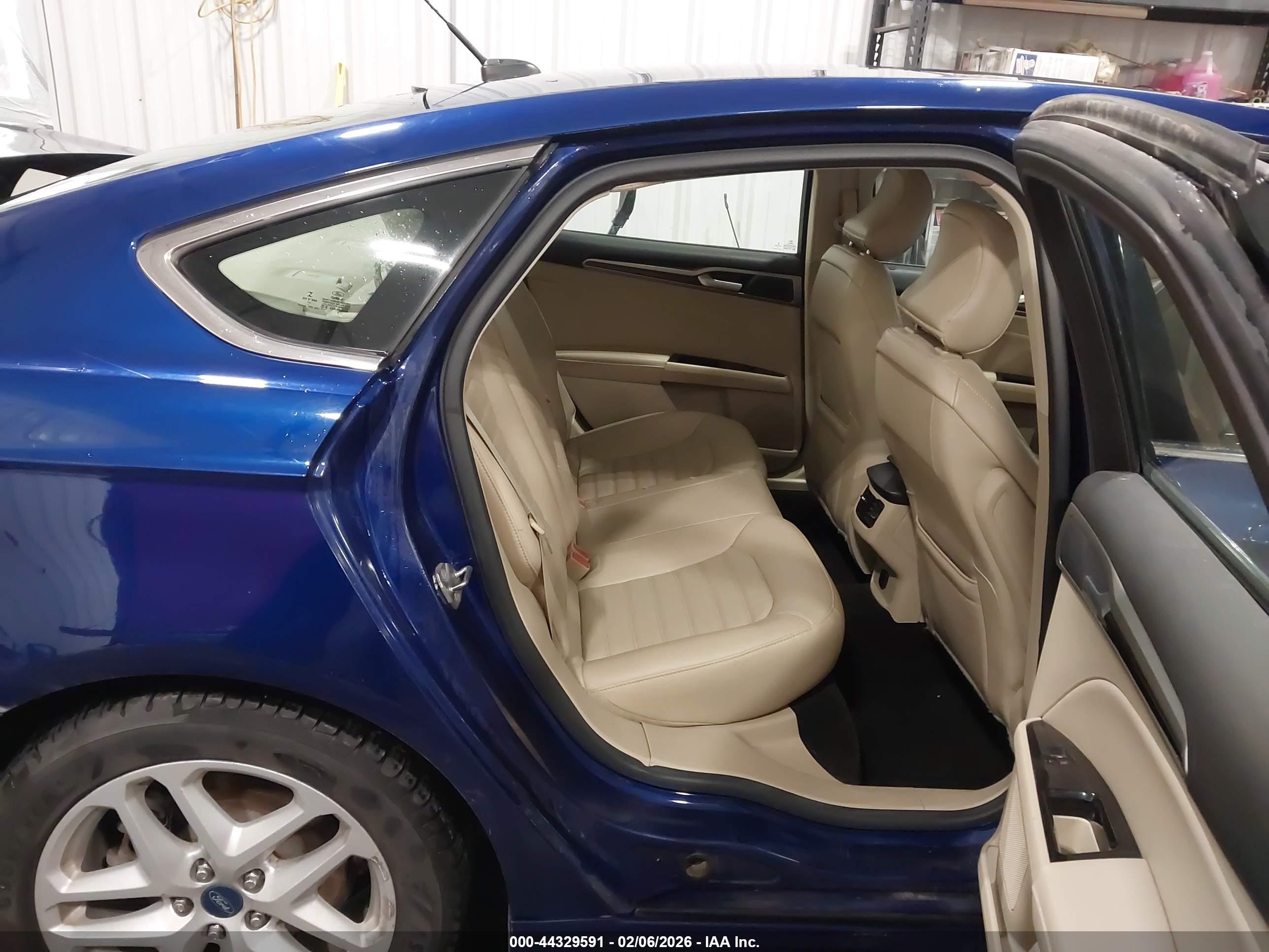 FORD FUSION image 8