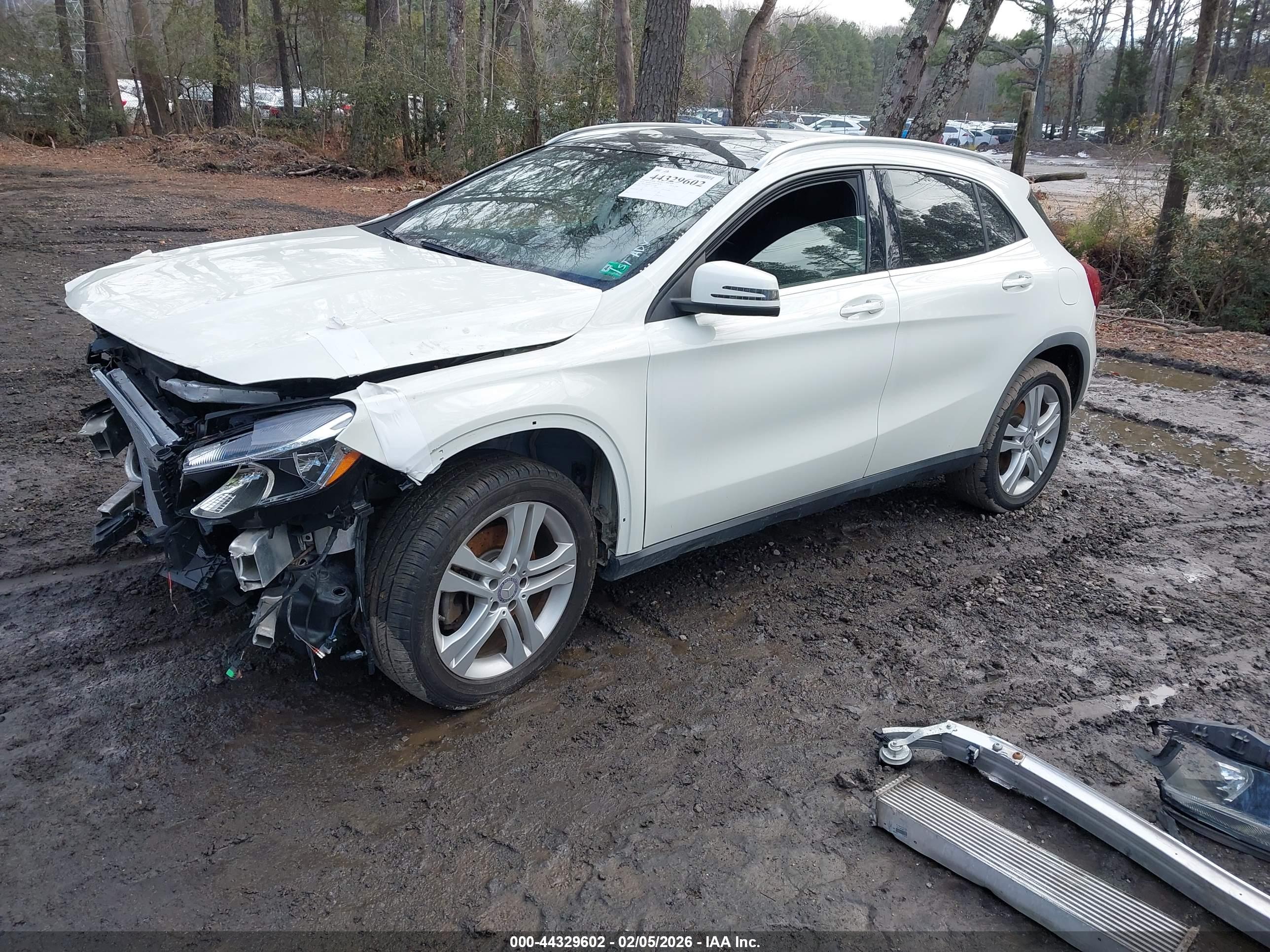 MERCEDES-BENZ GLA image 2